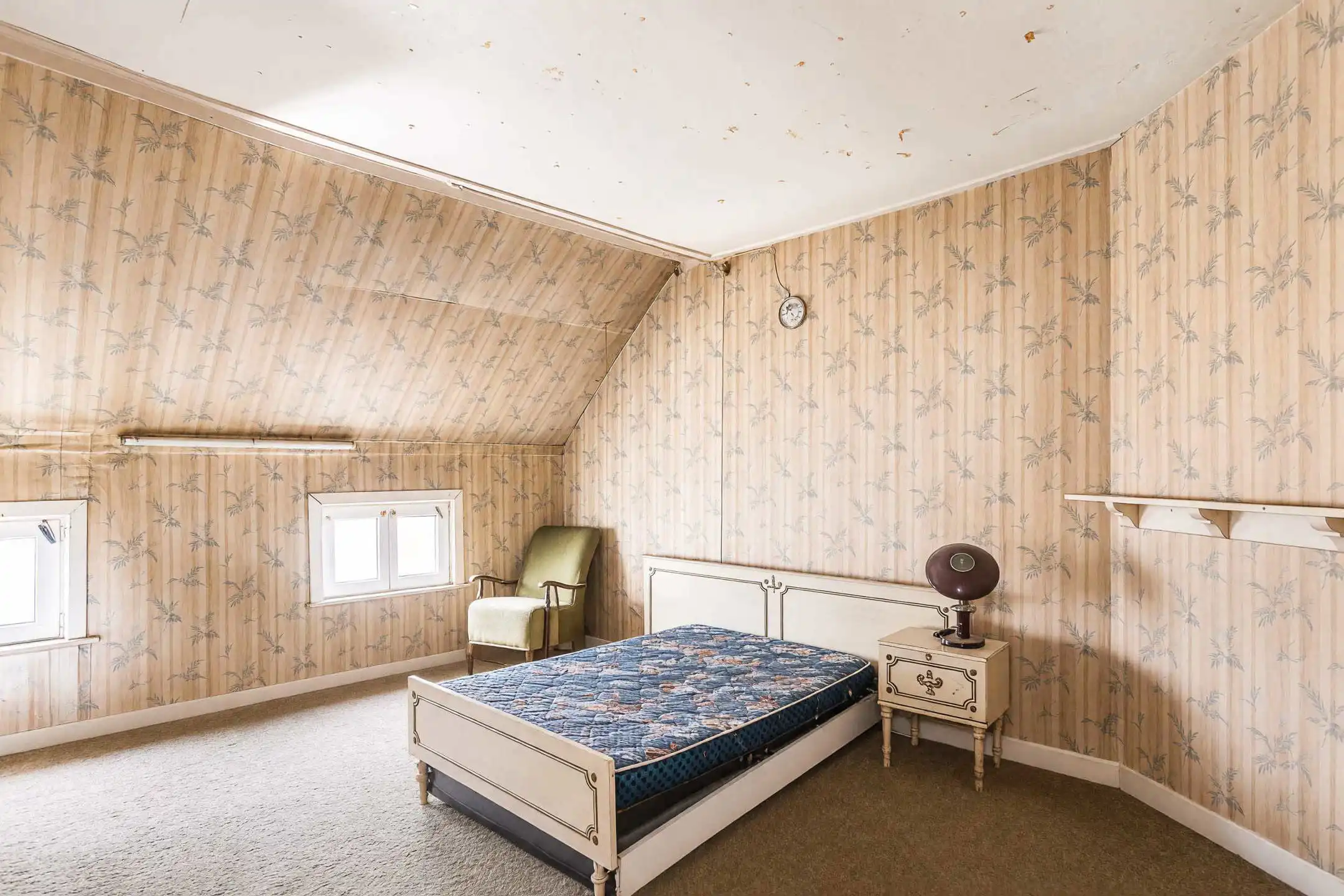 Interessante, te renoveren woning met tuin. foto 9