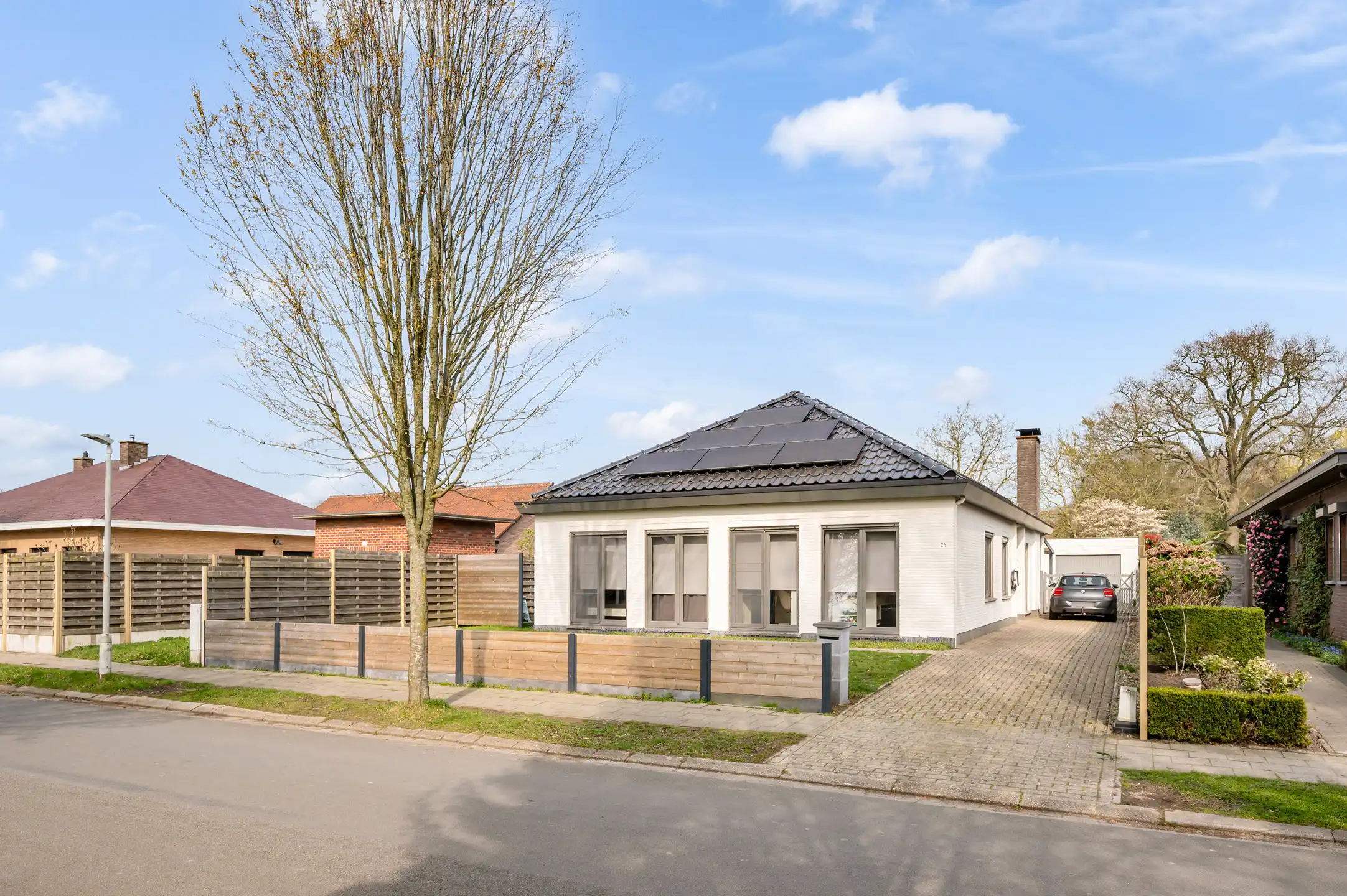 Instapklare gelijkvloerse woning met 4 slaapkamers foto {{pictureIndex}}