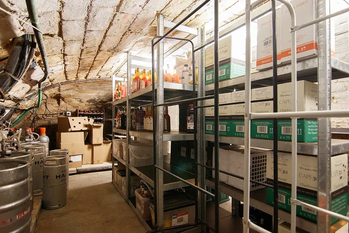 Horecapand met appartement en studio gelegen te Markt 35 te Bilzen Hoeselt foto 9