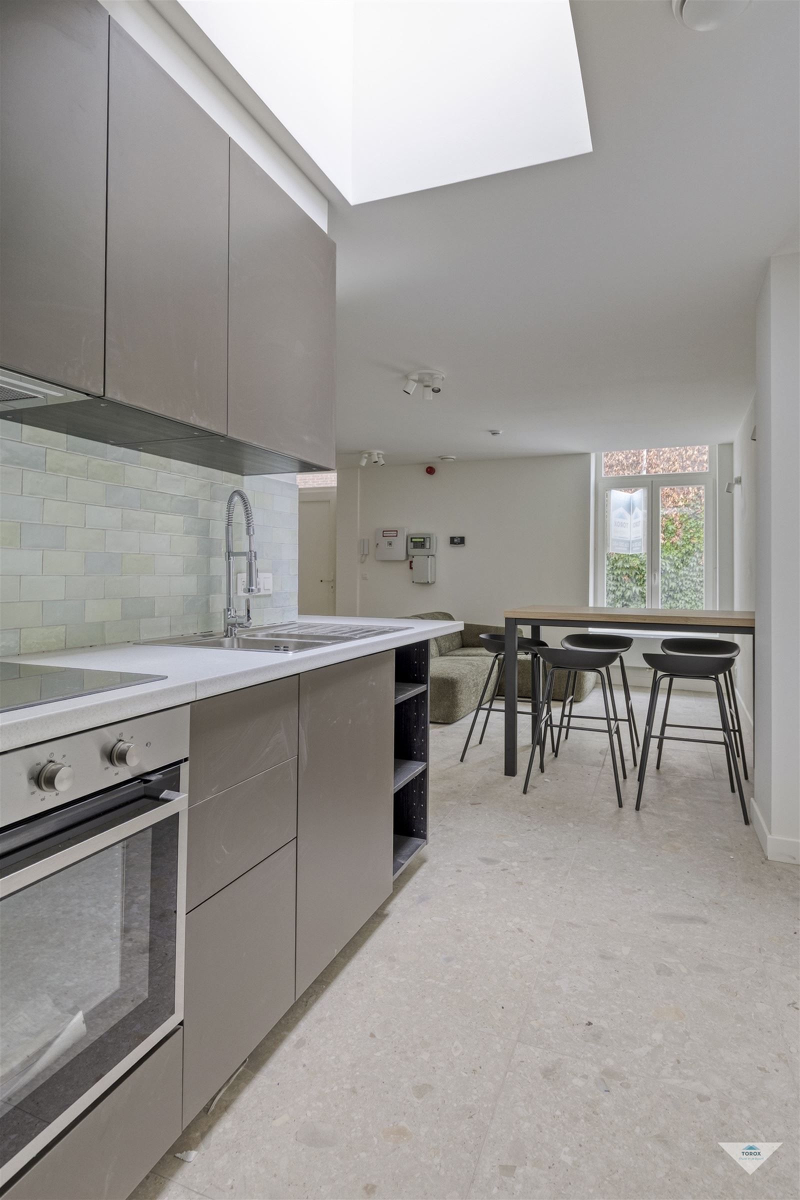 Instapklaar nieuwbouw-studentenhuis met 5 bemeubelde kamers foto 5