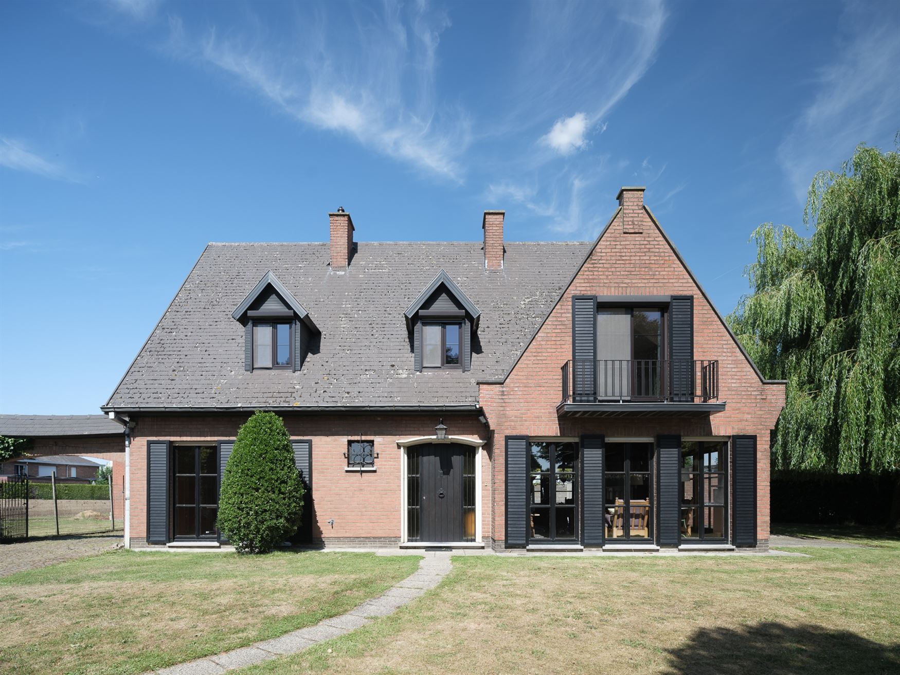 Op te frissen villa met karakter en potentieel foto 2