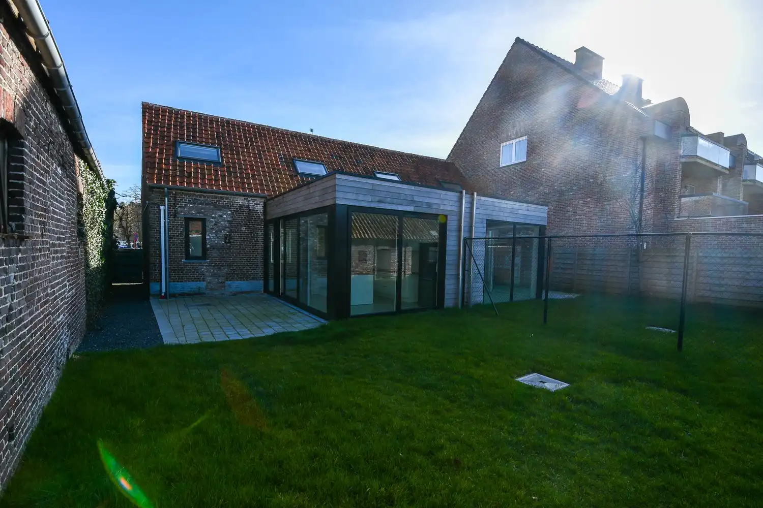 Volledig gerenoveerde dorpswoning met 3 slaapkamers foto 6