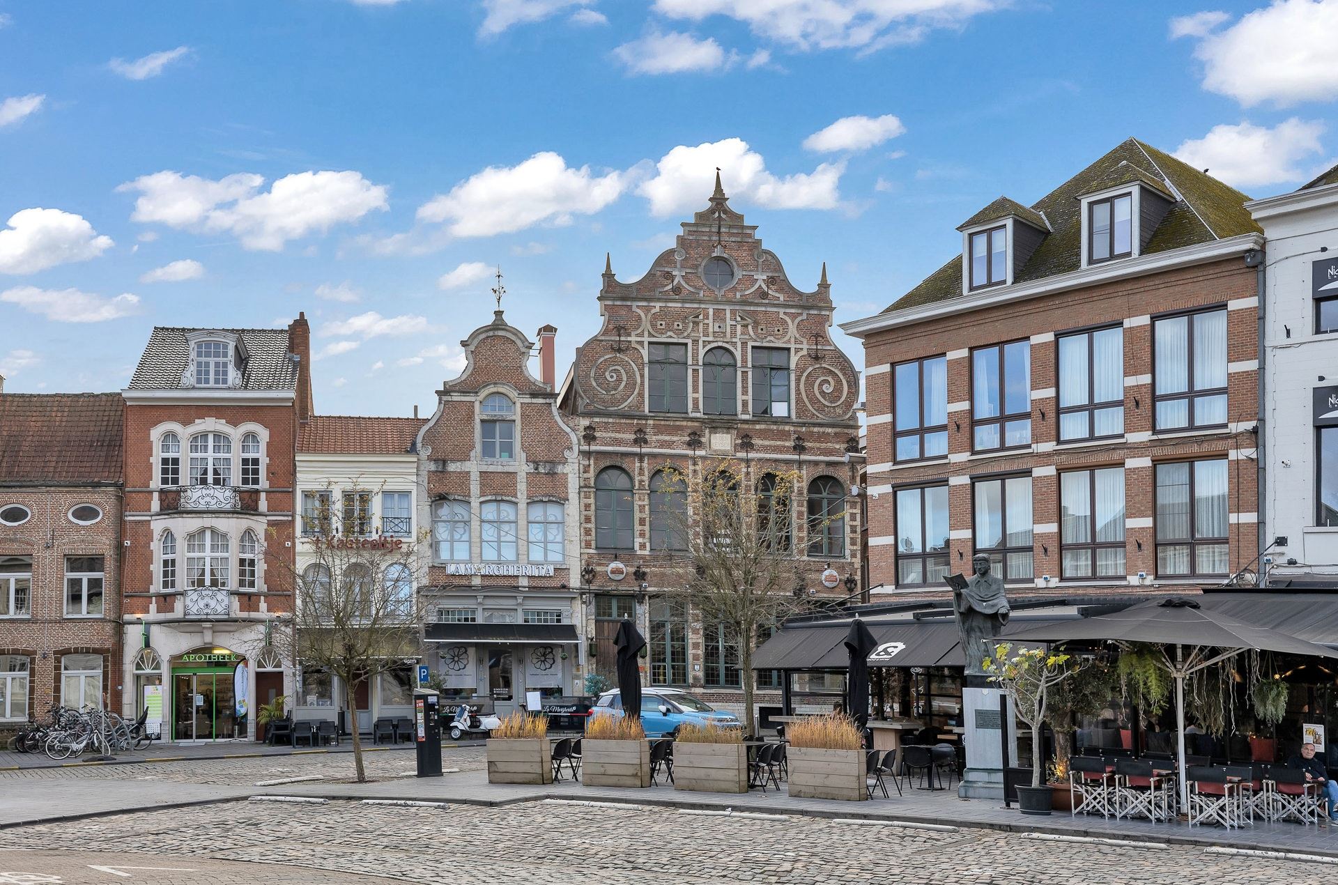 Statig pand op een unieke locatie op de Grote Markt van Diest foto 21