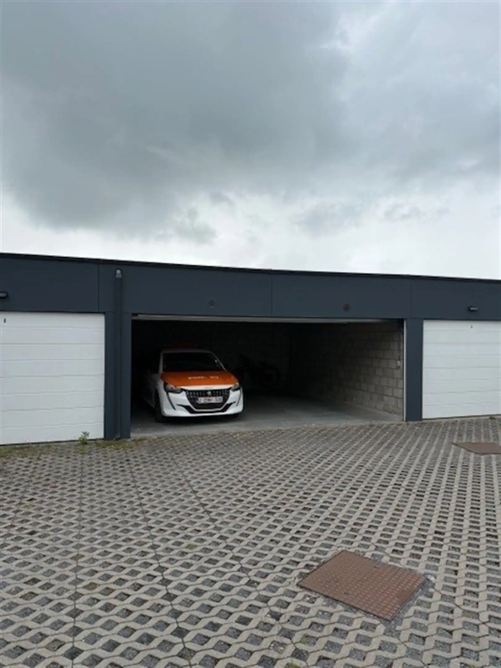 Dubbele garage te koop op gunstige ligging foto 3