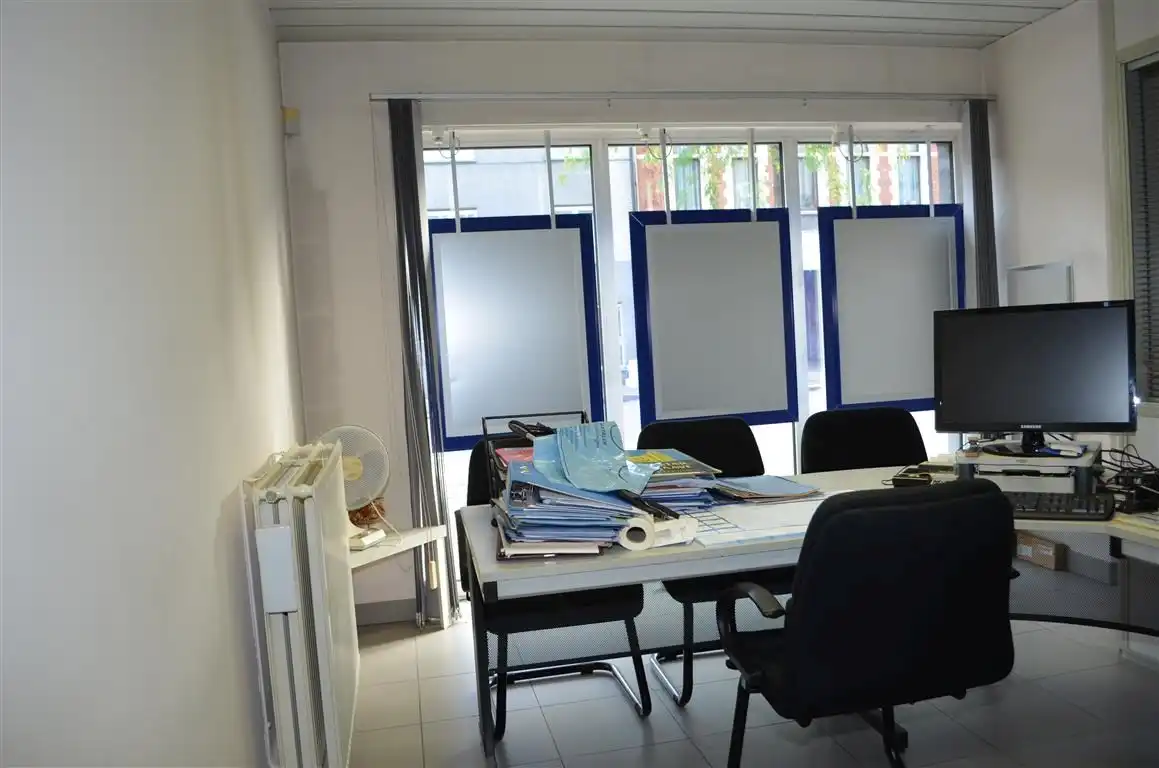 Ruim kantoor /winkel van 110 m² in volle commerciële centrum foto 3