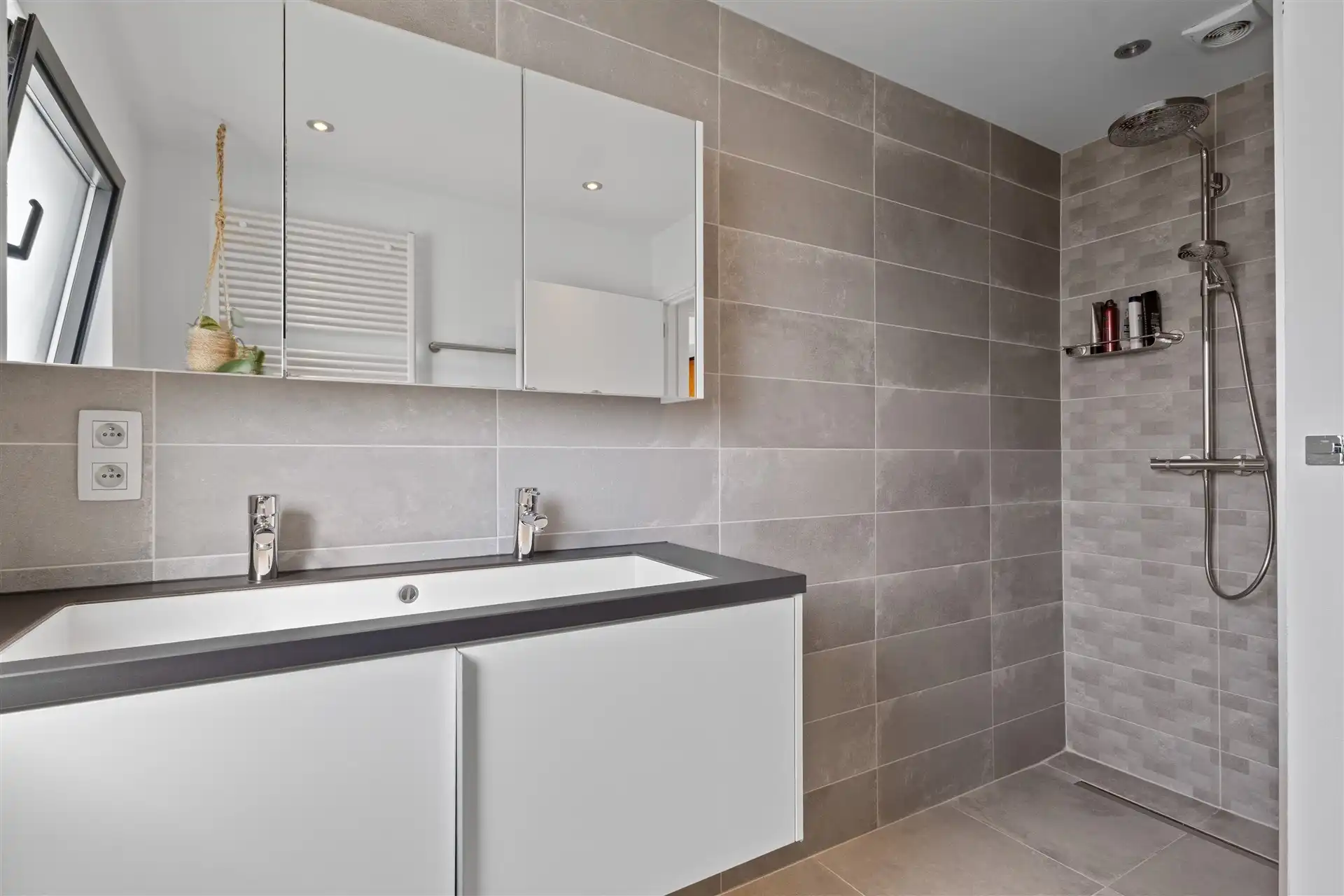 Modern halfopen bebouwing met uniek zicht in een landelijke omgeving. foto 24