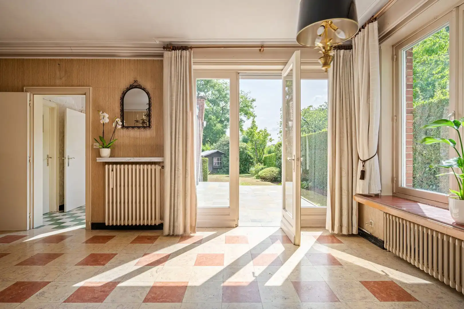 Robuuste halfopen te renoveren woning van de gekende Kortrijkse architect Poly Scherpereel met 3 volwaardige verdiepingen en verrassend ruimtes foto 7