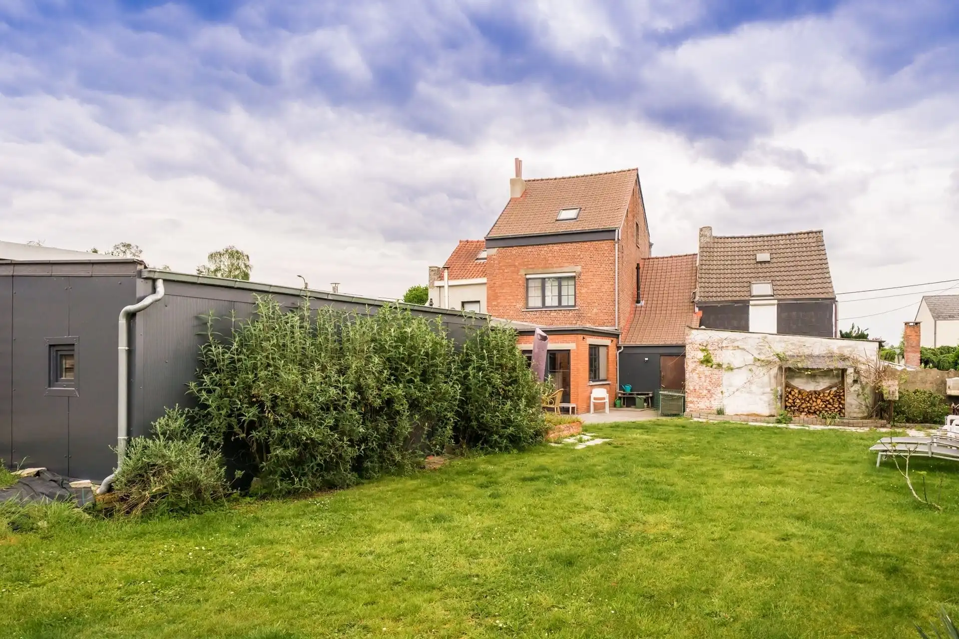 Gezinswoning met grote tuin en garage! foto 24