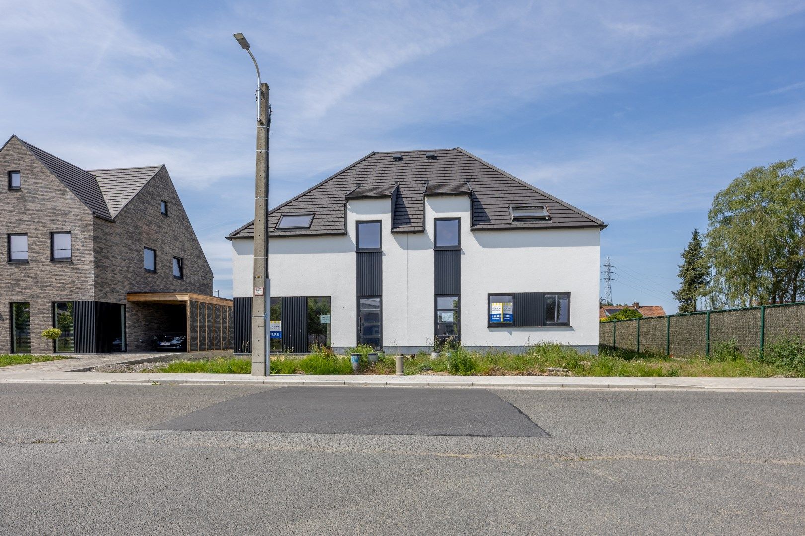 Duurzame nieuwbouwwoning met tuin en 3 slaapkamers in Sint-Baafs-Vijve. foto {{pictureIndex}}