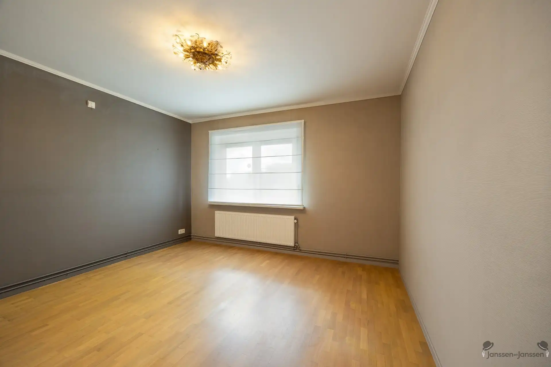 Open bebouwing met ruime tuin, 3 slpkmrs en garage foto 11