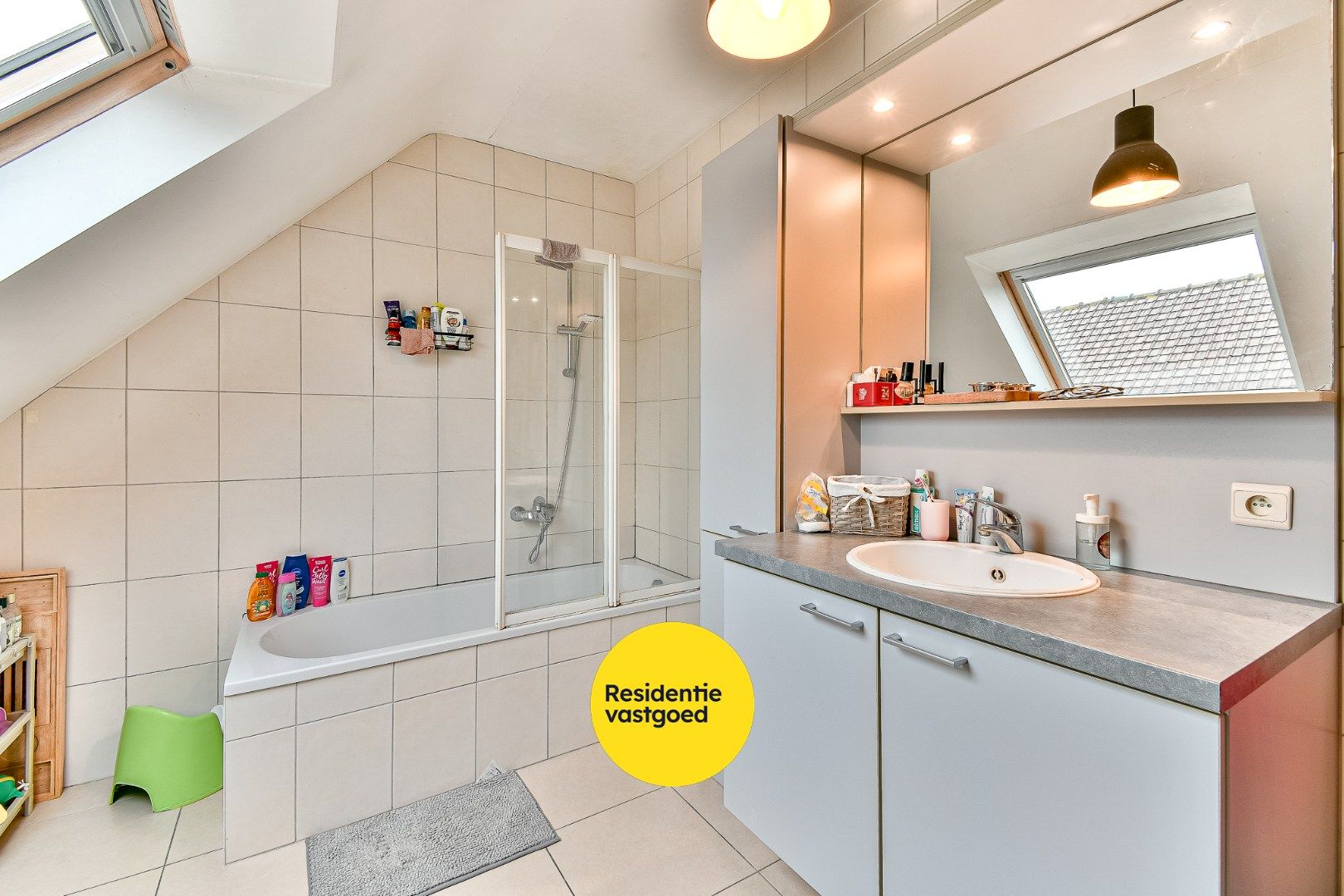 Opbrengsteigendom met 3 appartementen en 3 garages foto 26