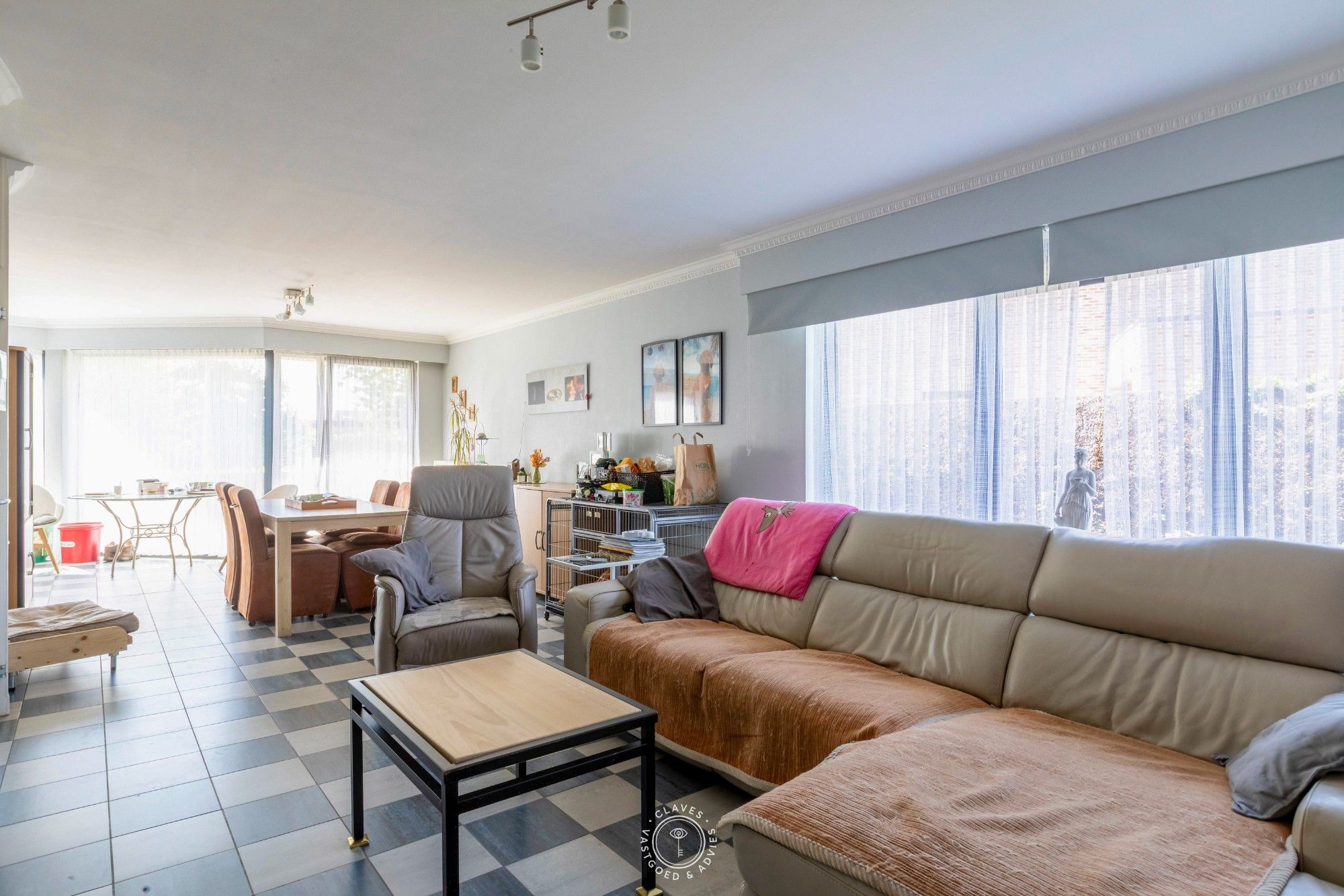 Ruim gelijkvloers appartement met tuin foto 4