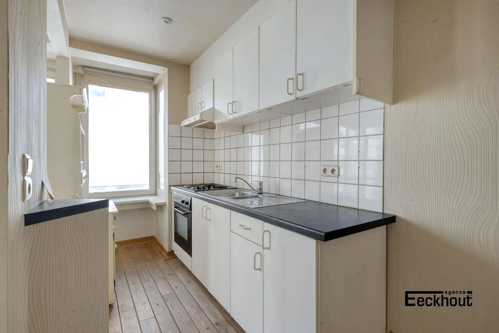 Op te frissen 2 slaapkamer appartement in hartje Oostende! foto 8