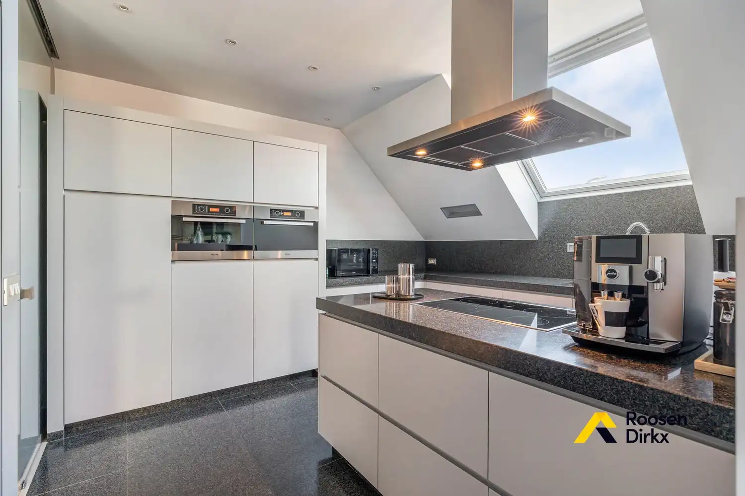 Bakkerij met luxe woonst en studio! foto 8