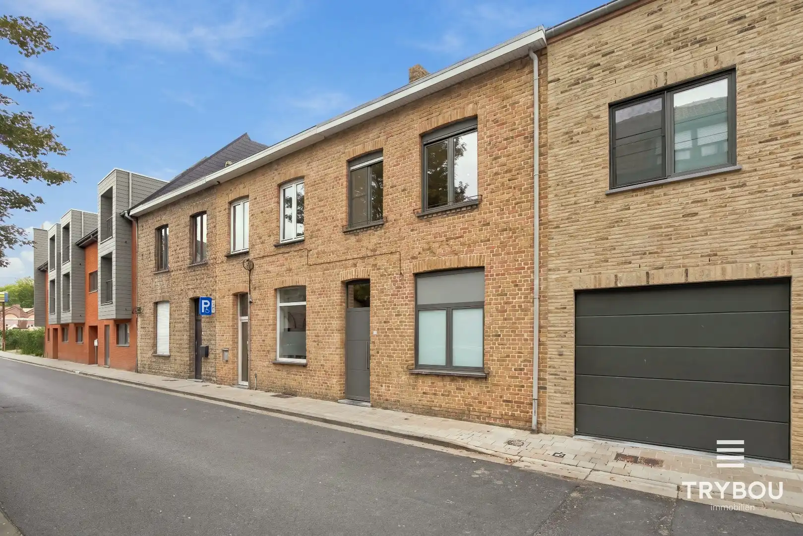 Ruime rijwoning in het centrum van Ieper! foto 2