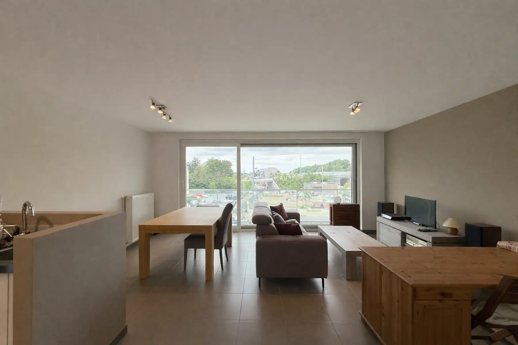 Instapklaar appartement met 2 slaapkamers en terras foto 8