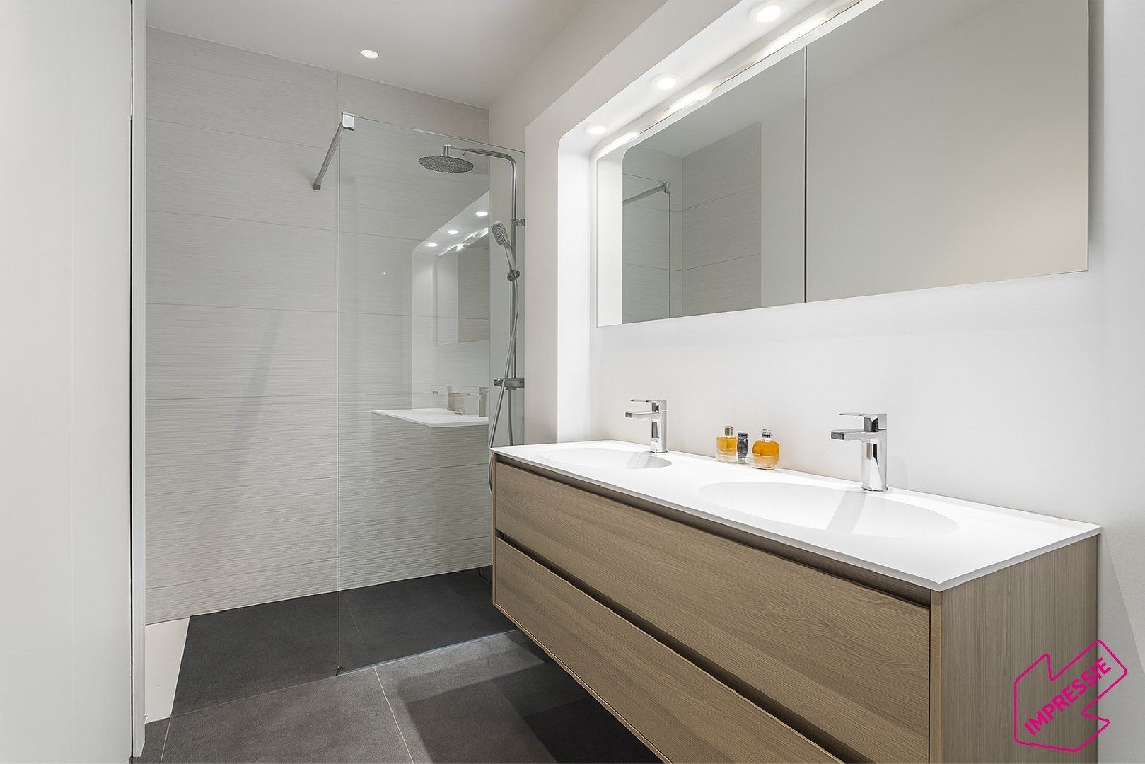 Wonen vlak bij het Rivierenhof in alle comfort foto 15