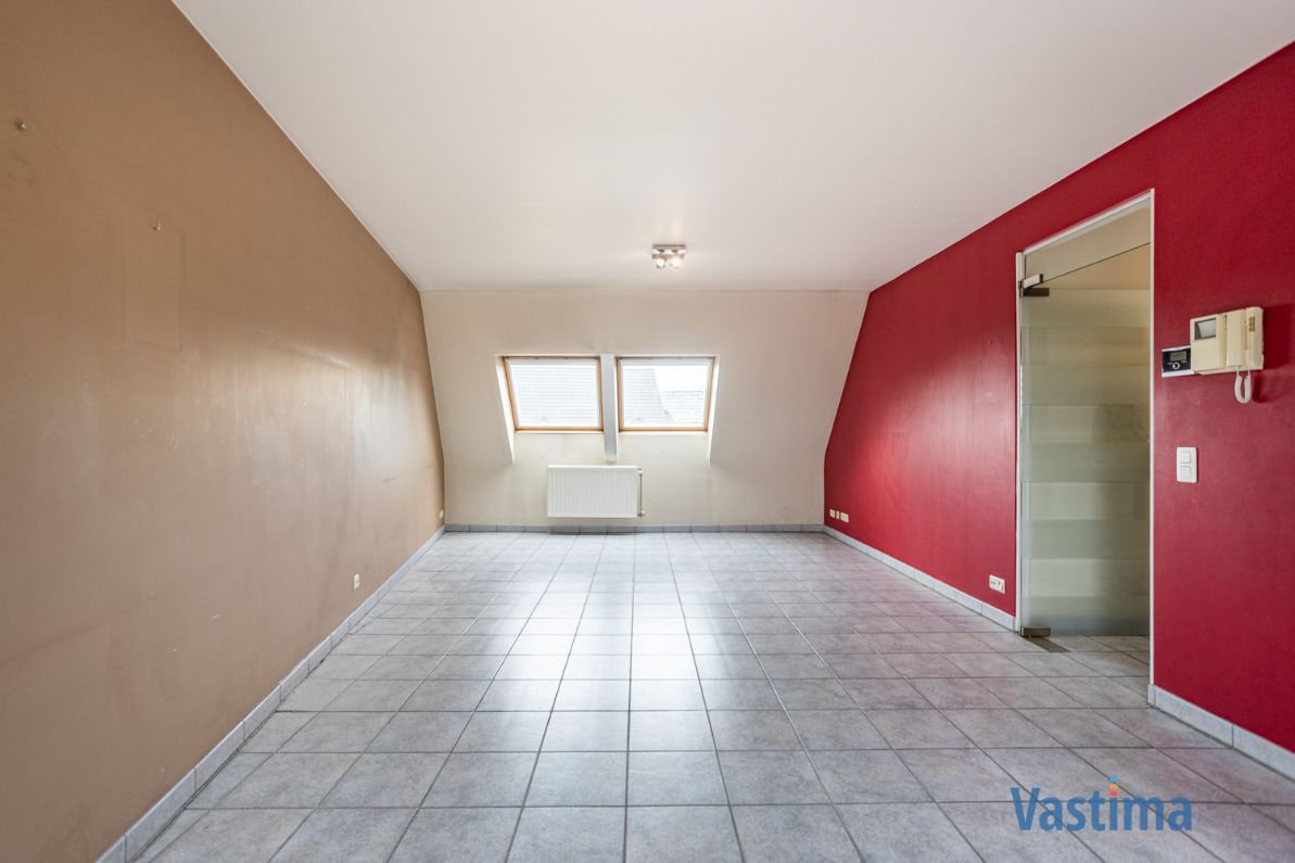 Licht, ruimte en locatie – appartement met 2 slaapkamers, groot terras en garage foto 2
