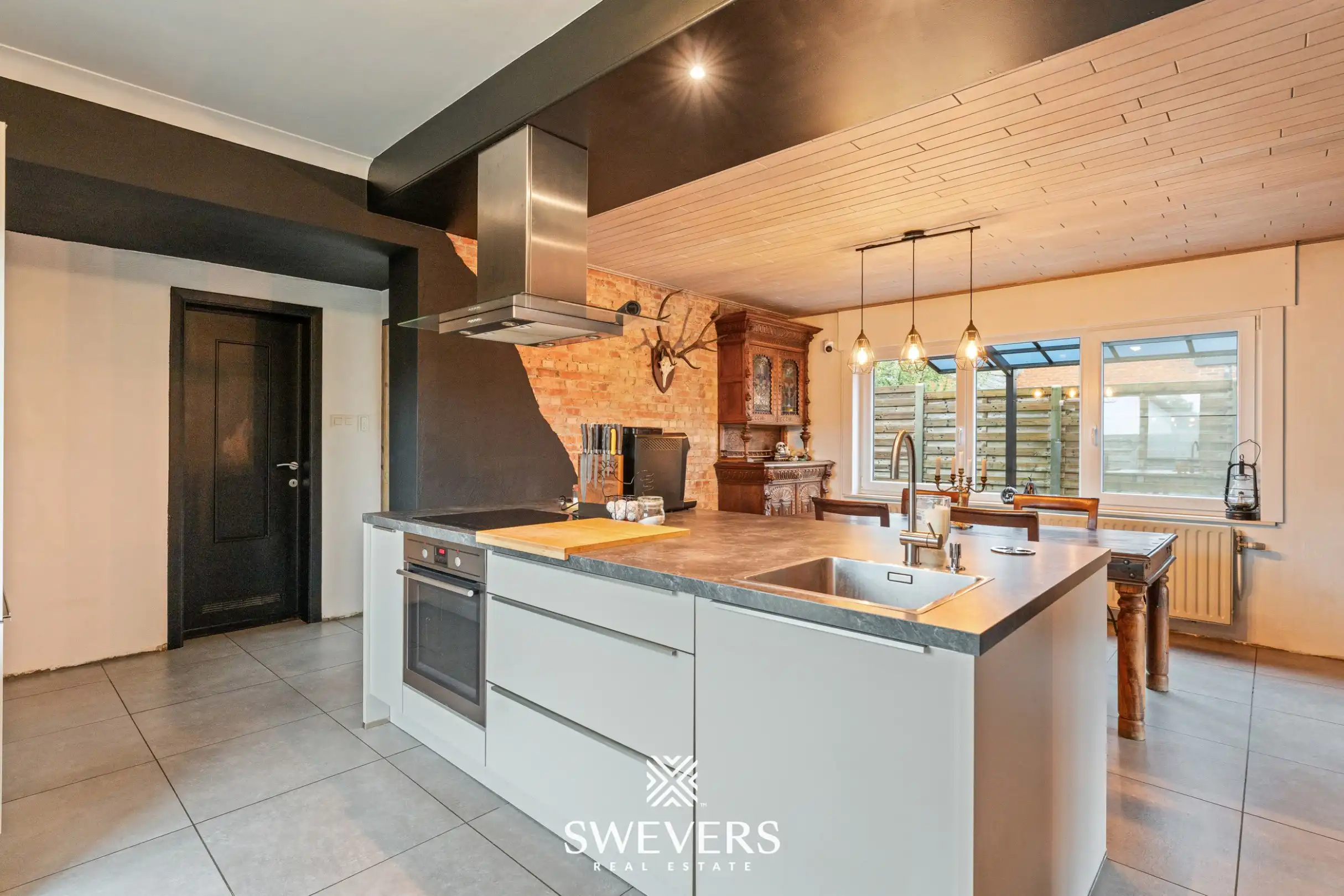 Authentieke, gerenoveerde woning met 3 slaapkamers in Paal foto 11