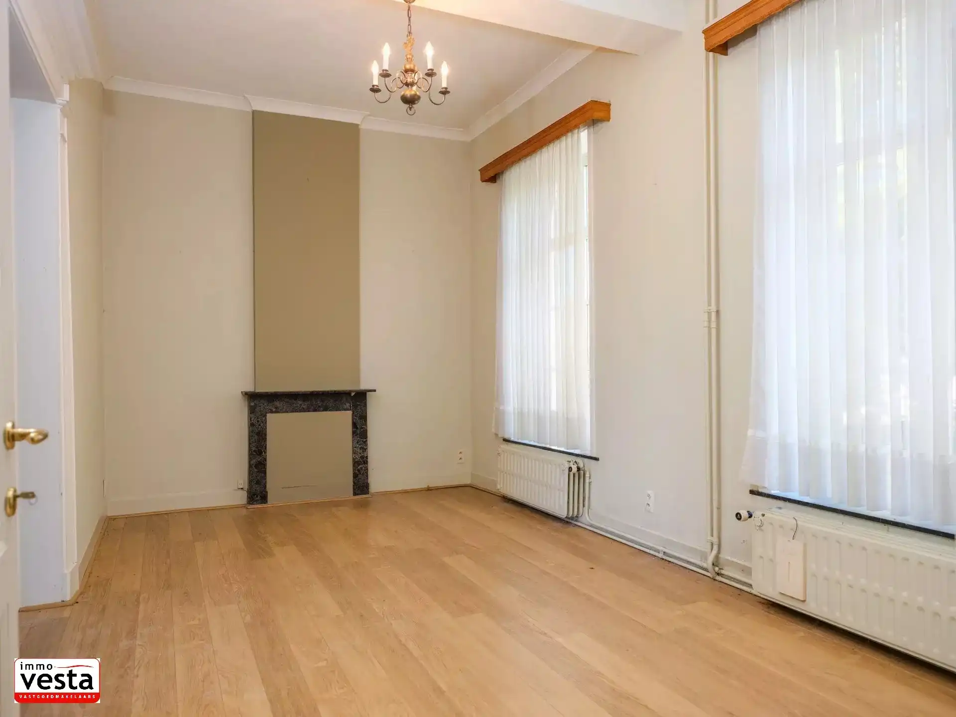 Voormalige pastorie met tal van mogelijkheden foto 7