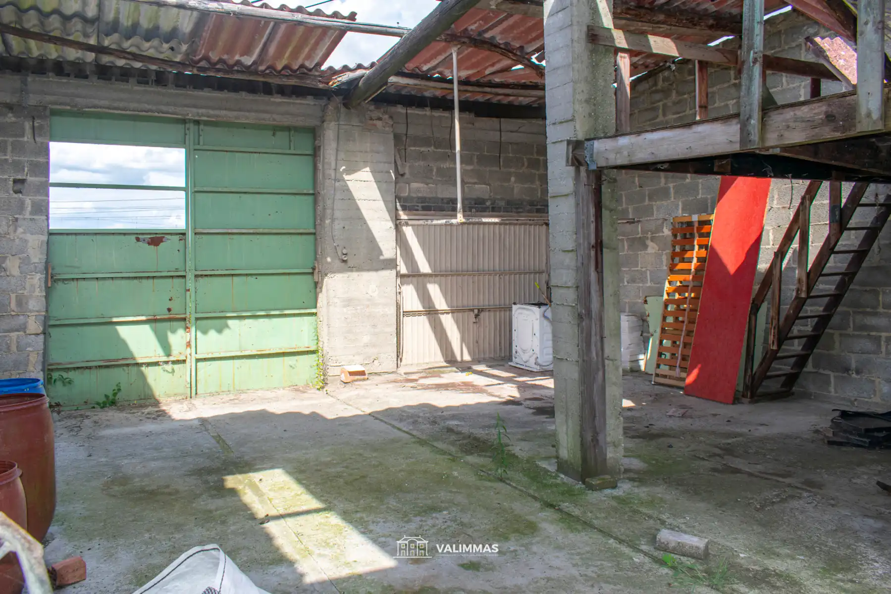 Ruime woning mt bijgebouwen & atelier (achteraan bereikbaar) foto 11