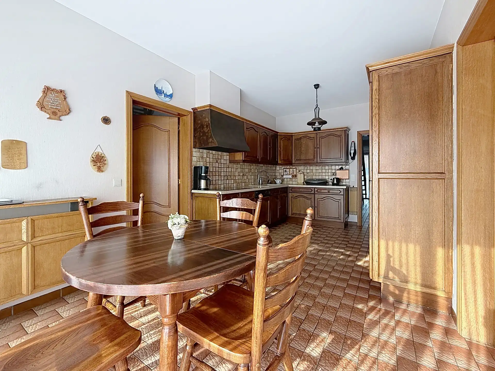 Karaktervolle woning met grote loods in Dilbeek! foto 7
