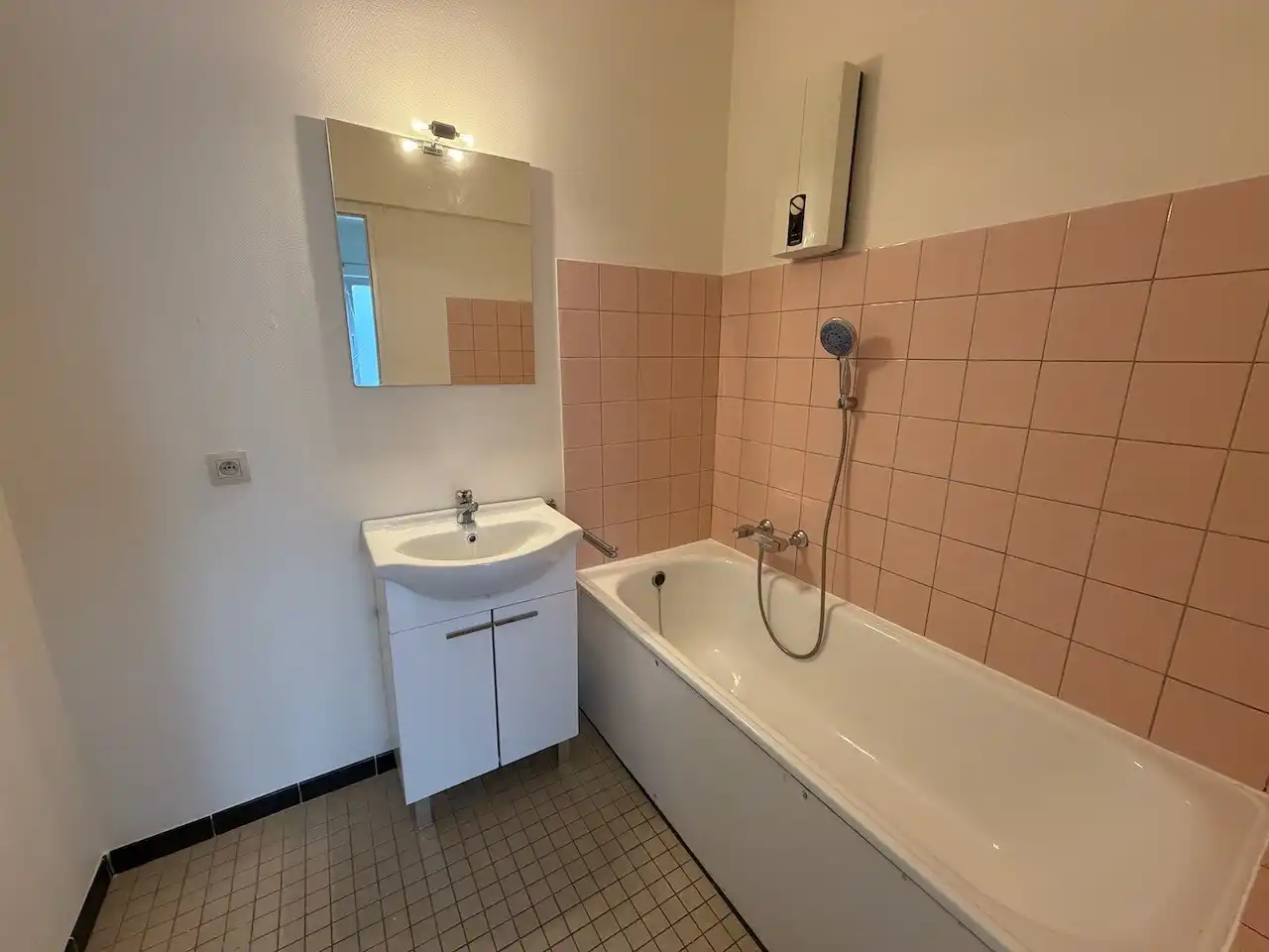 Genk-centrum, Dieplaan 29 bus 28 - Gezellig appartement met 1 slaapkamer (47 m2) en kelderberging. foto 10