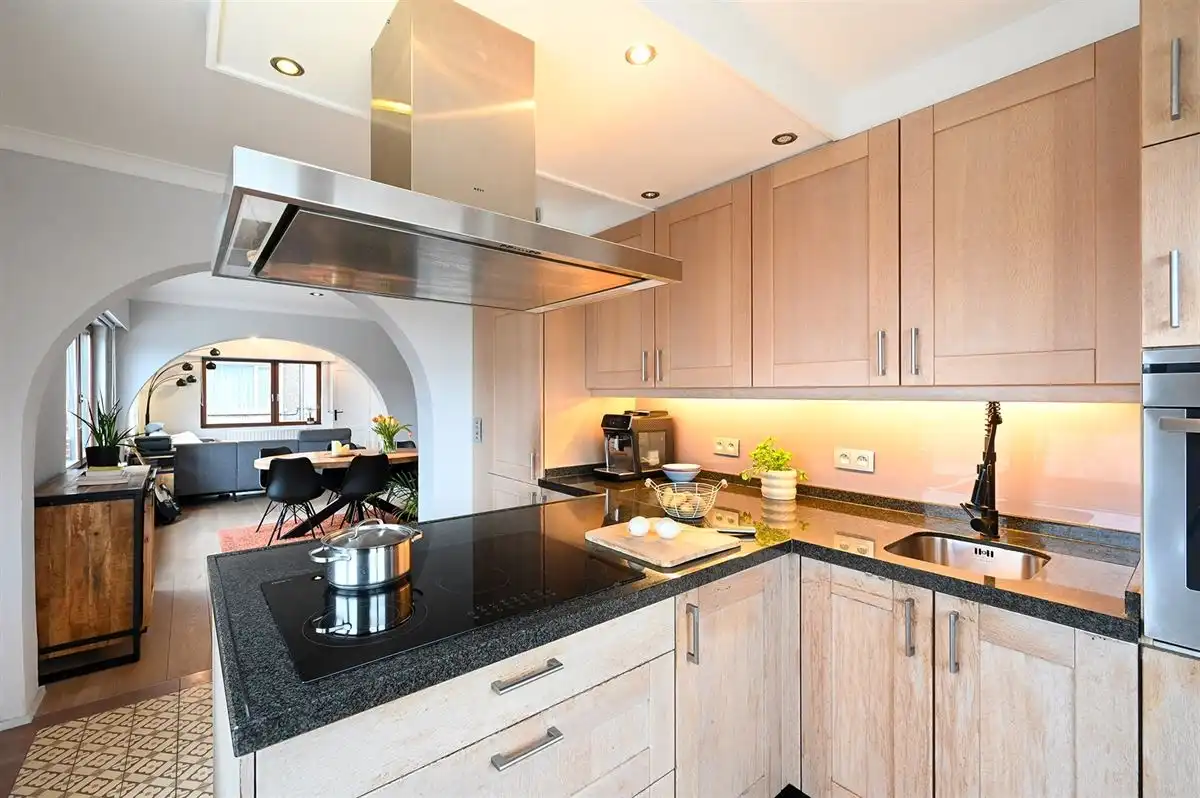 Triplex met 4 slaapkamers en garage foto 6