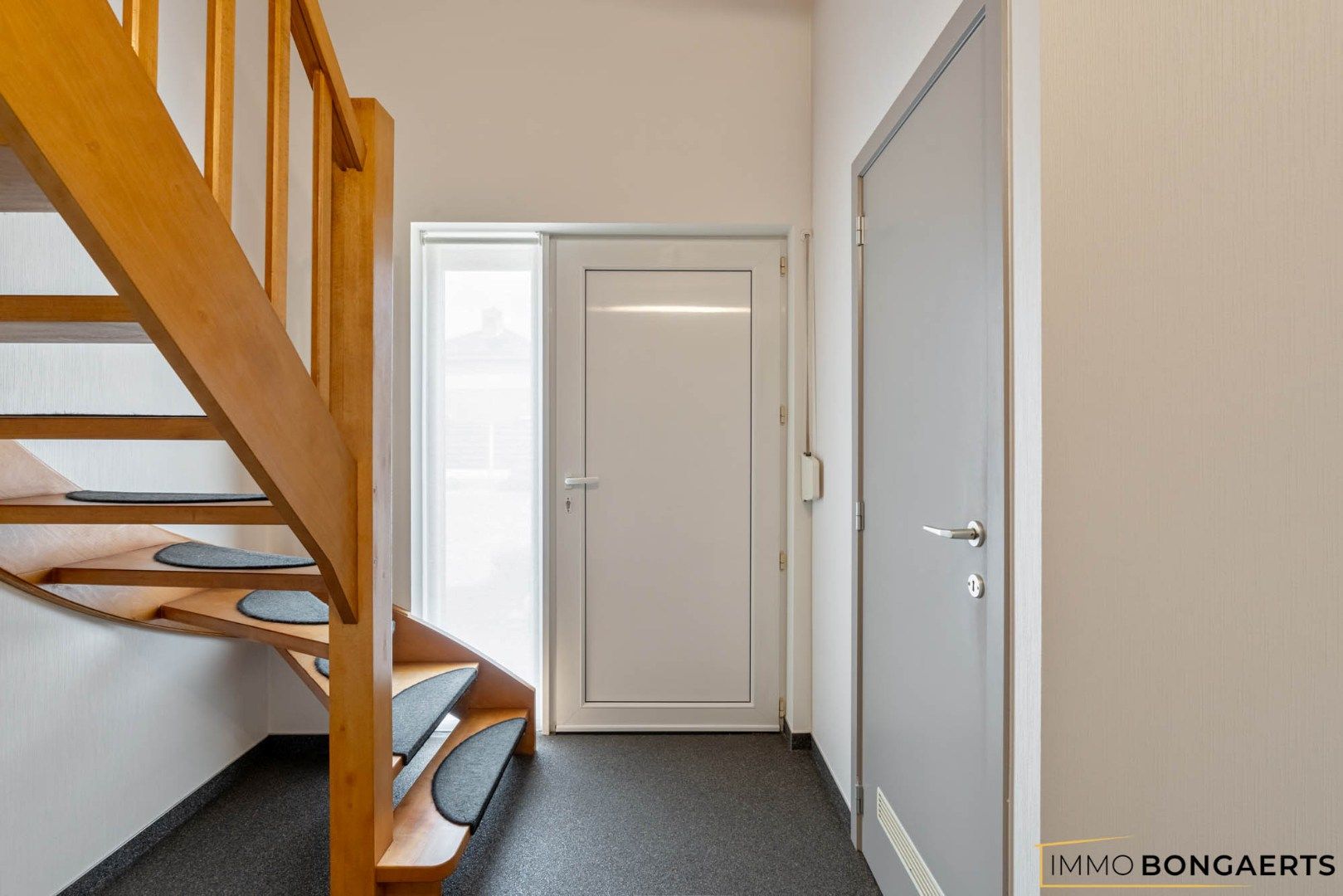 Ruime woning met 3 slaapkamers  foto 3