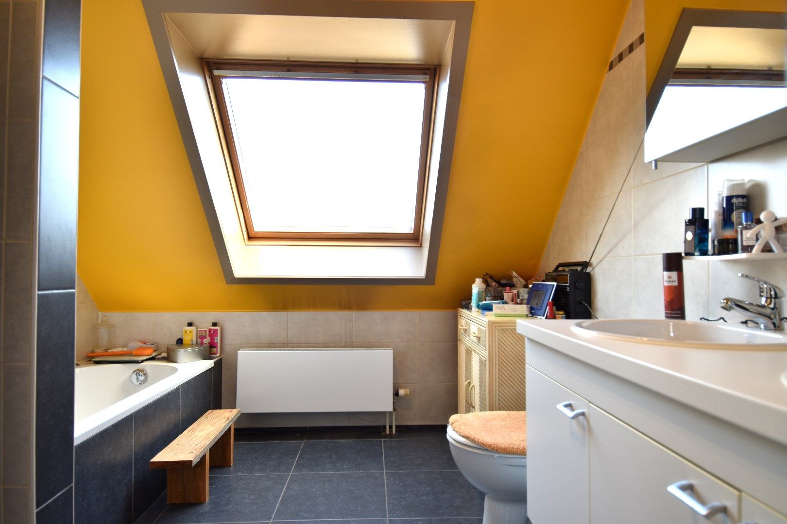 Instapklare woning (BJ 2010) met 3 slaapkamers, garage en mooi stukje tuin te koop in Heule foto 7