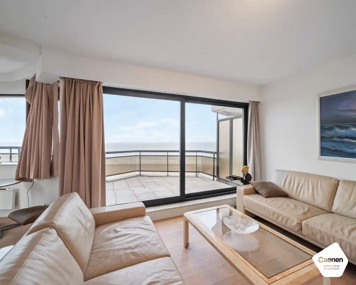 Gerenoveerd twee slaapkamer appartement met zowel frontaal zeezicht als zicht op het hinterland foto 3