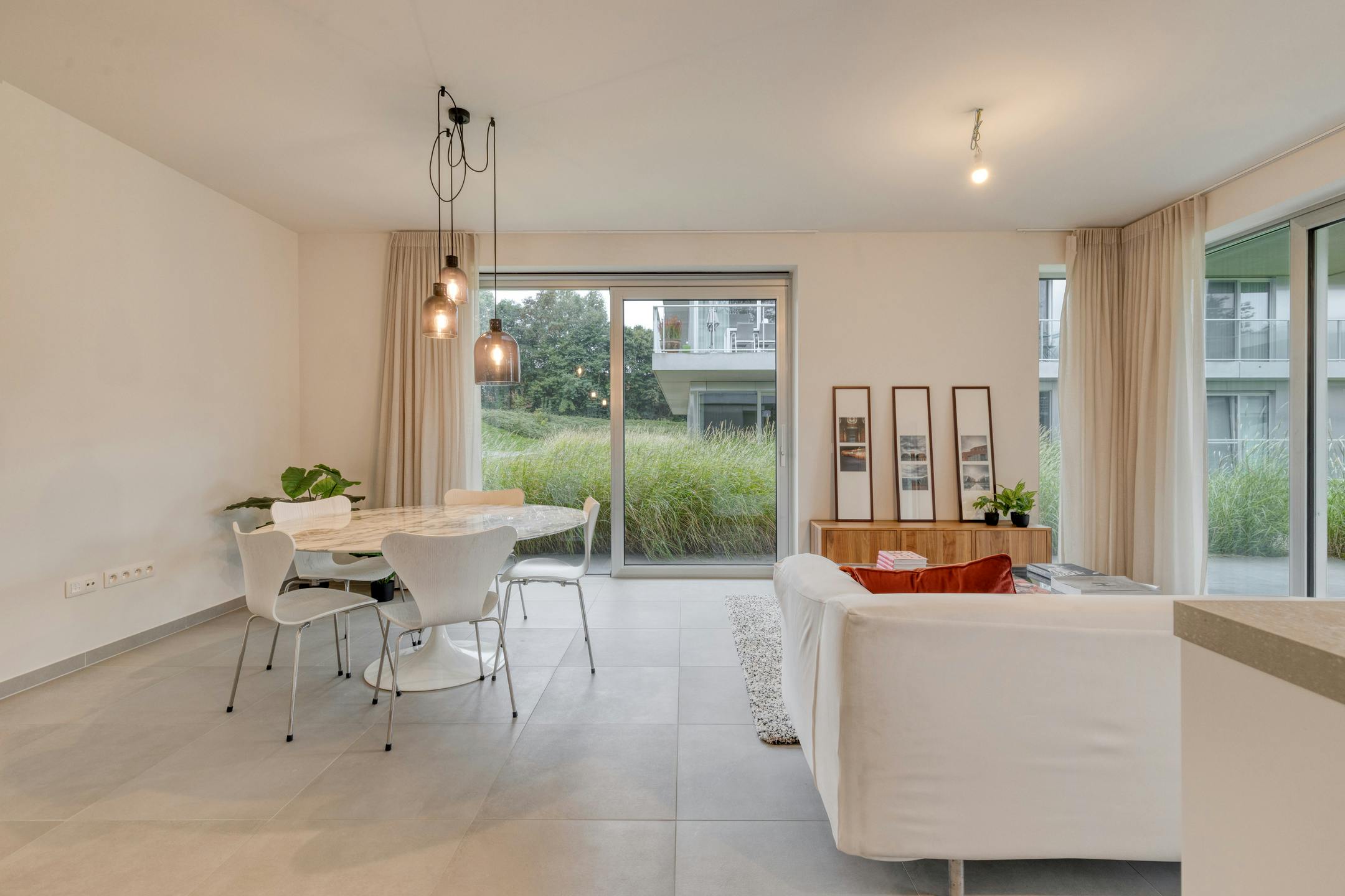 Instapklaar appartement in parktuin nabij hartje Roeselare! foto 6