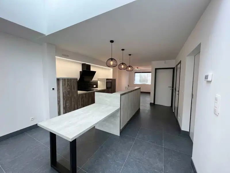 Gerenoveerde woning te huur met 4 slaapkamers te Vlamertinge! foto 5