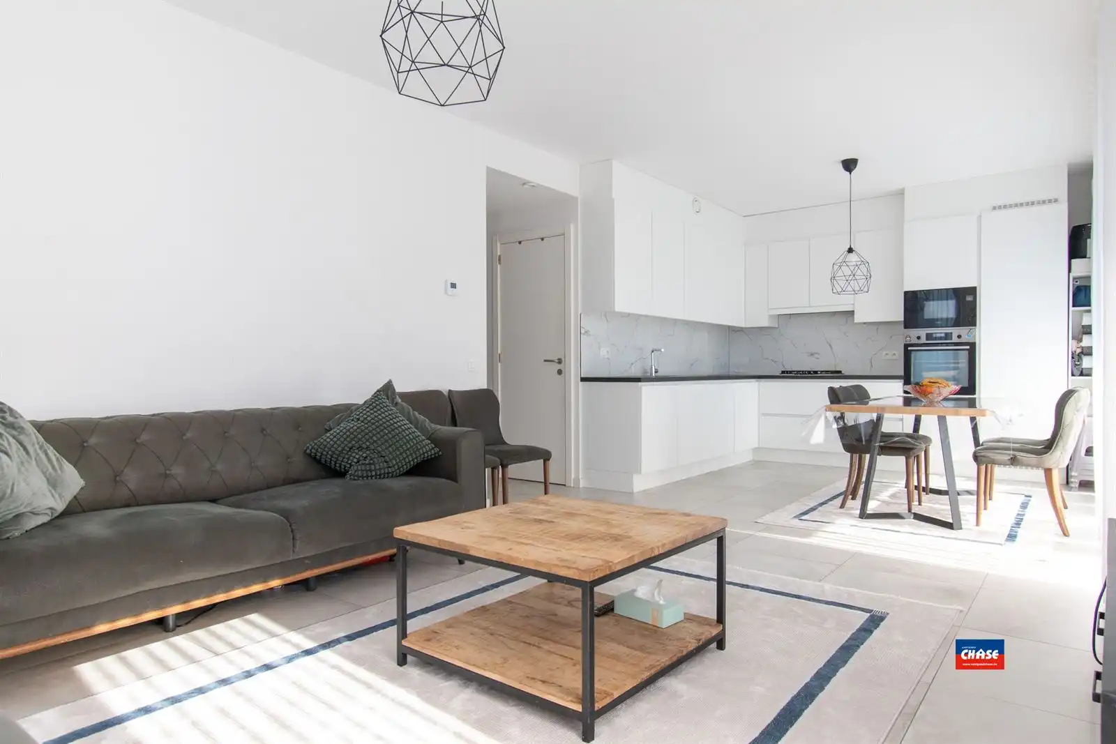Appartement met 3 slaapkamers, terras en autostaanplaats foto 2
