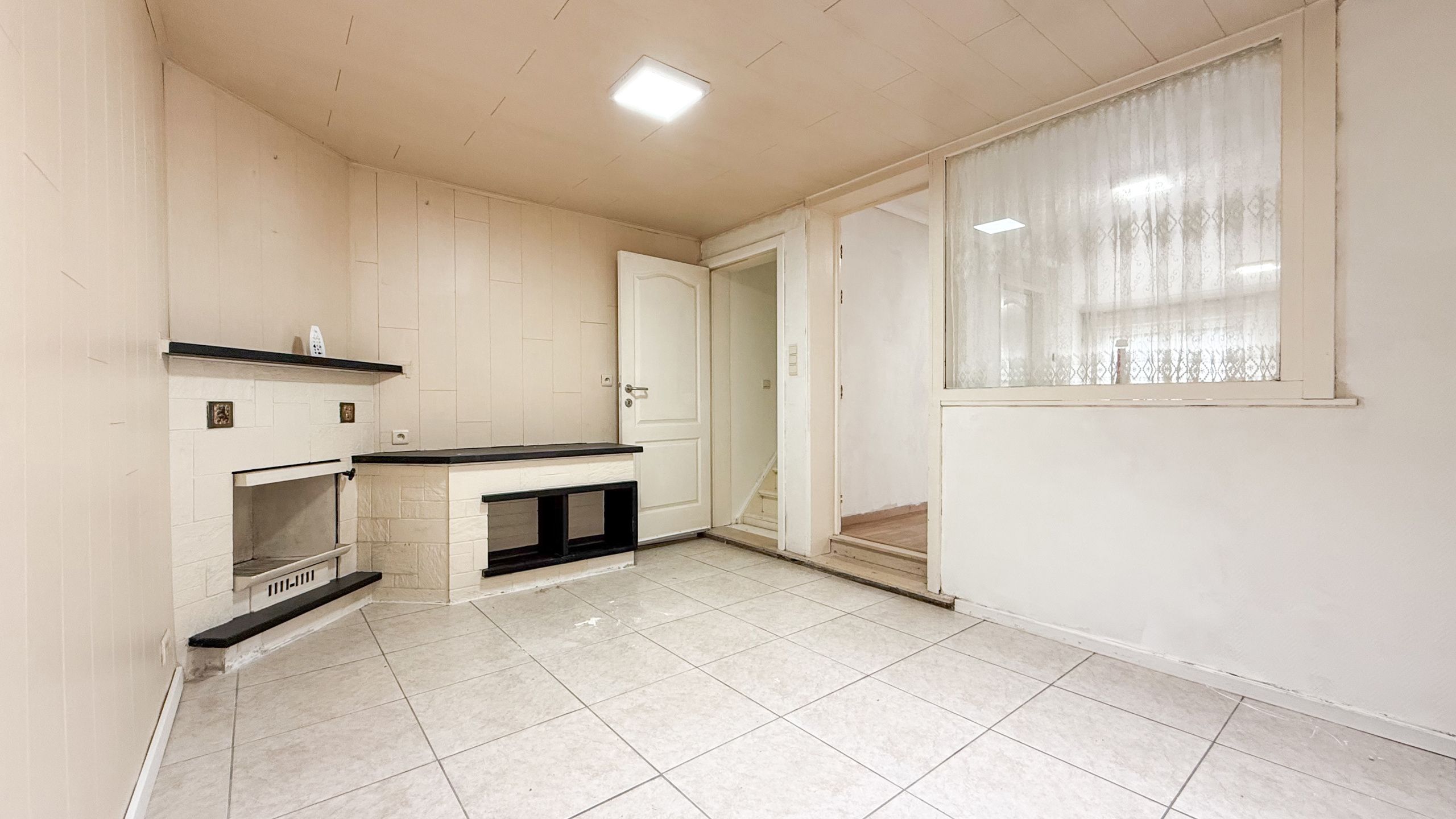 Ruime woning met dubbele garage en ZW gerichte tuin! foto 7
