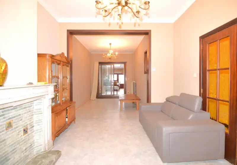 TE RENOVEREN: 193 m2 - 4 slpks - nabij station/stadsrand foto 10