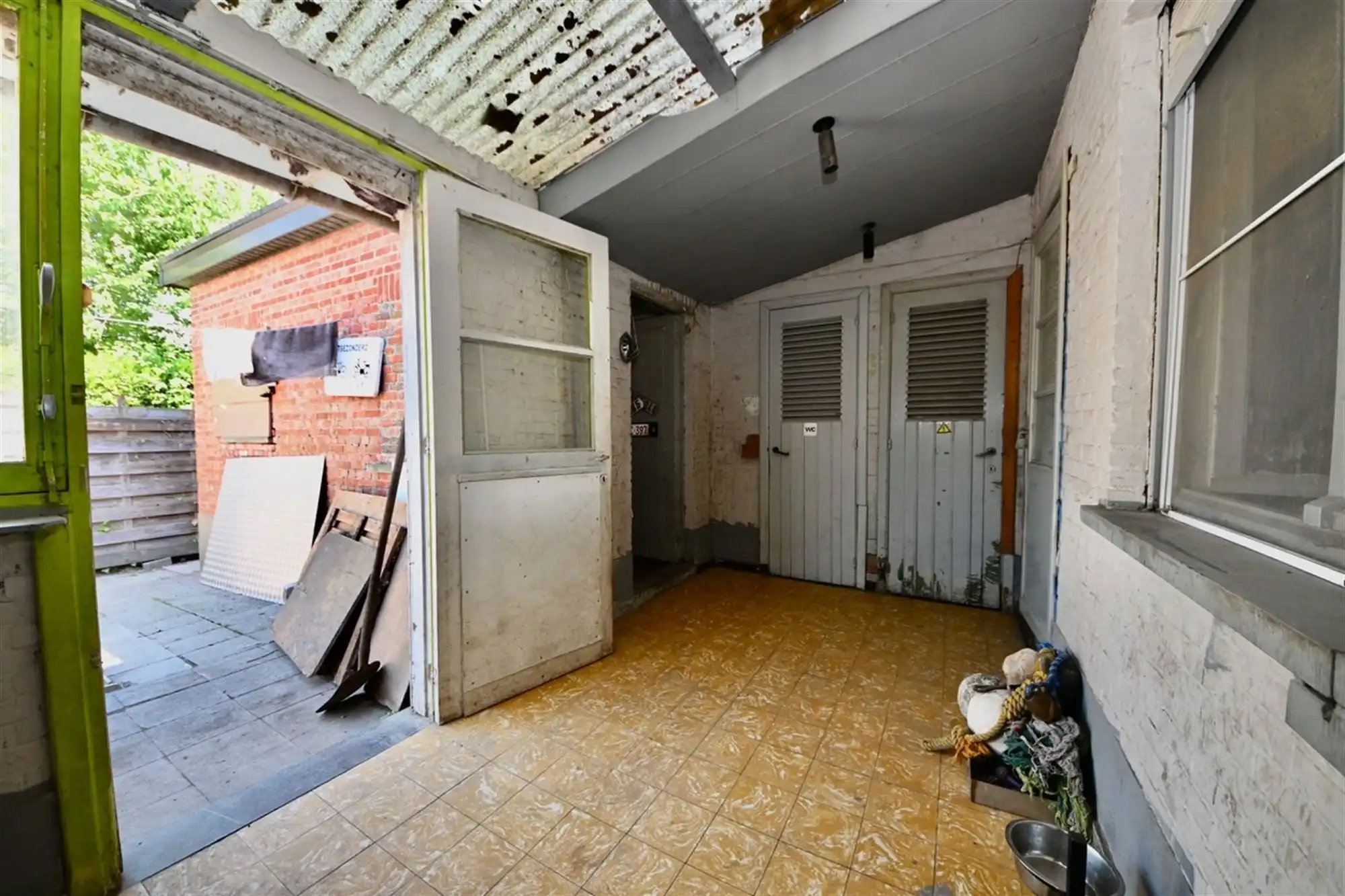 Te renoveren woning met 3 slaapkamers, garage en tuin.  foto 17