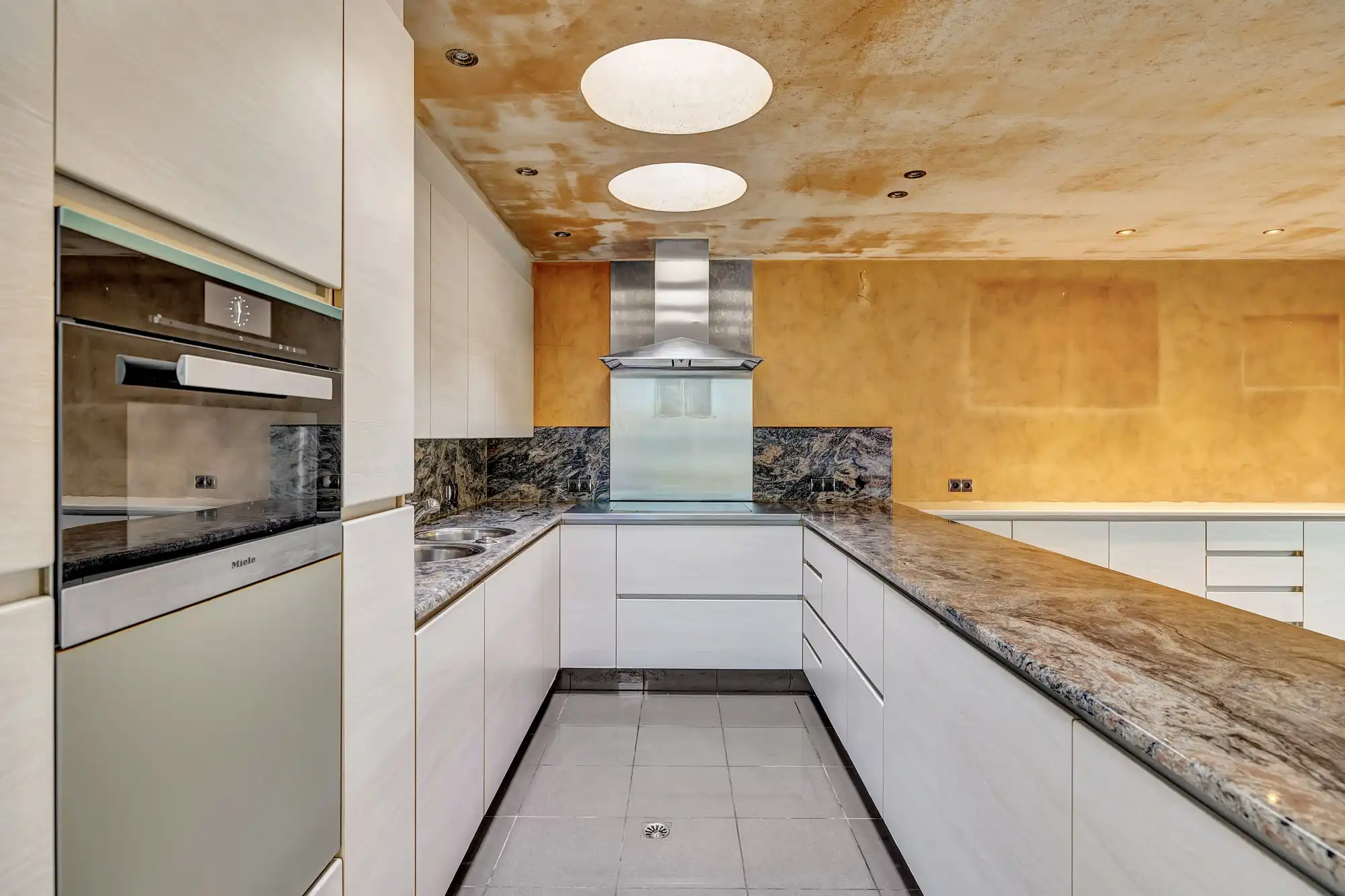 Unieke architectenwoning vlakbij het centrum van Roeselare foto 9