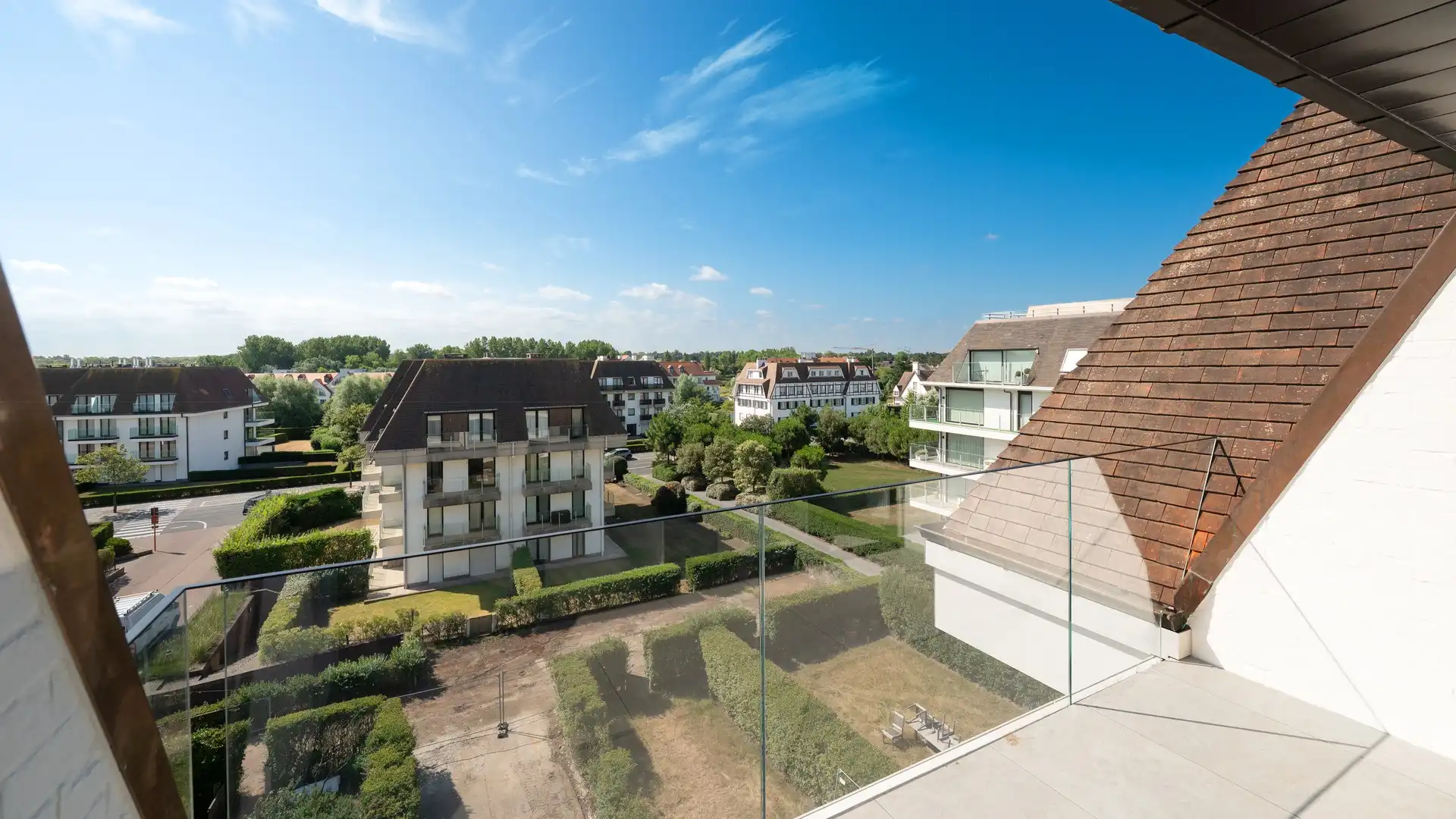 Magnifiek appartement op de wandeldijk in het Zoute, met adembenemend frontaal zeezicht. foto 18