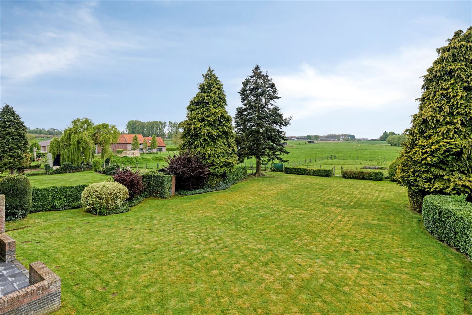 Ruime villa te koop in oase van rust foto 2