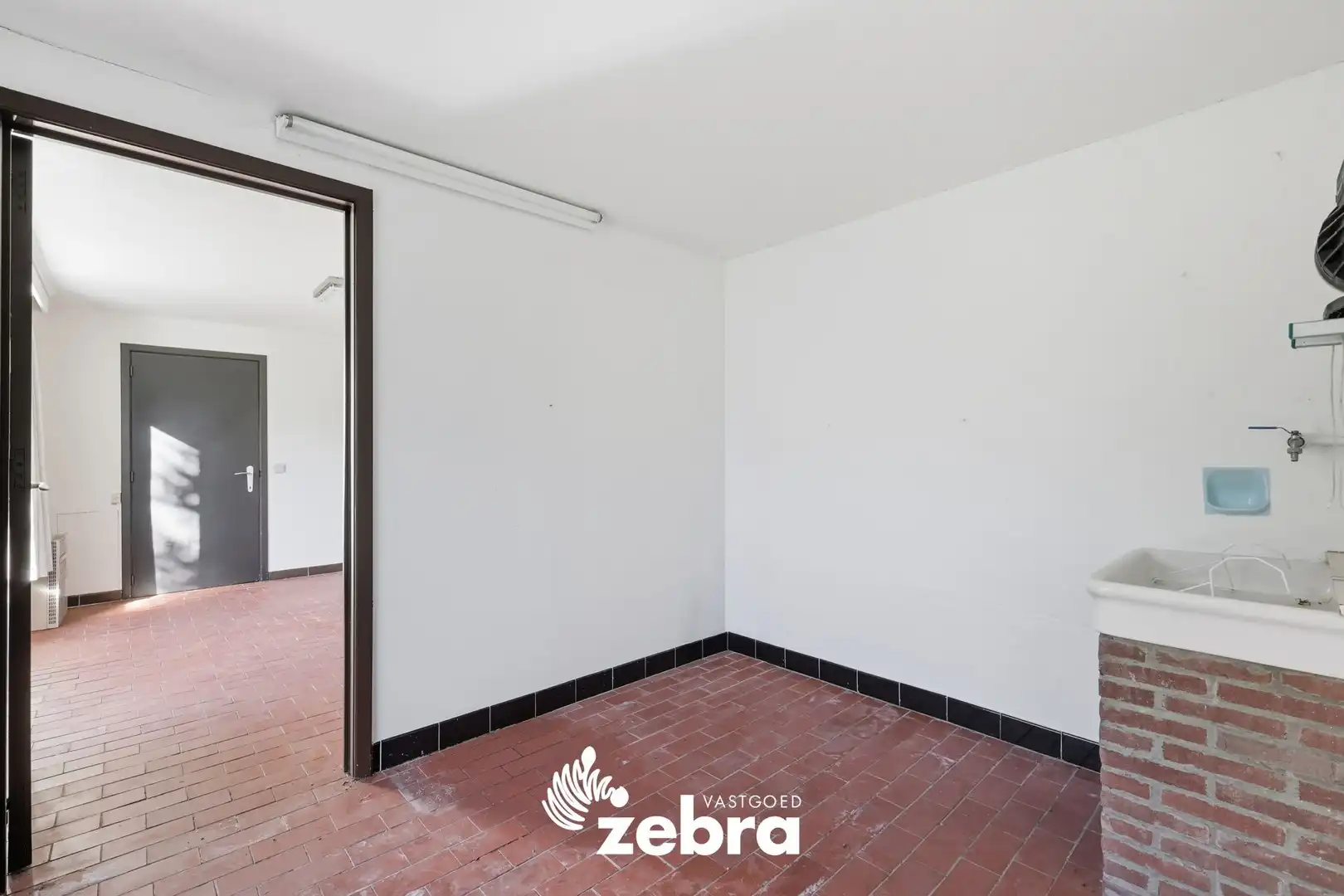 Halfopen bebouwing met praktijk- of kantoorruimte in centrum Tielt foto 20