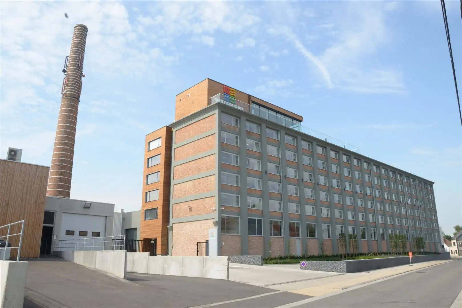 Kantoorgebouw foto {{pictureIndex}}