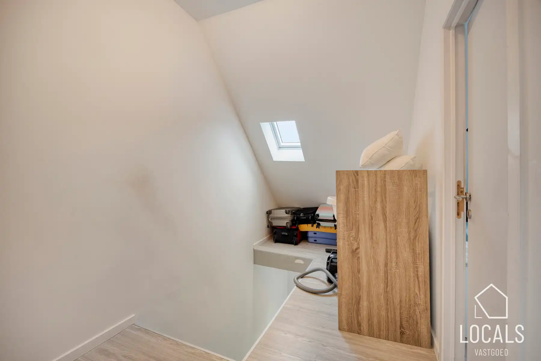 Instapklare woning met 5 slaapk., 3 badkamers en tuin foto 20