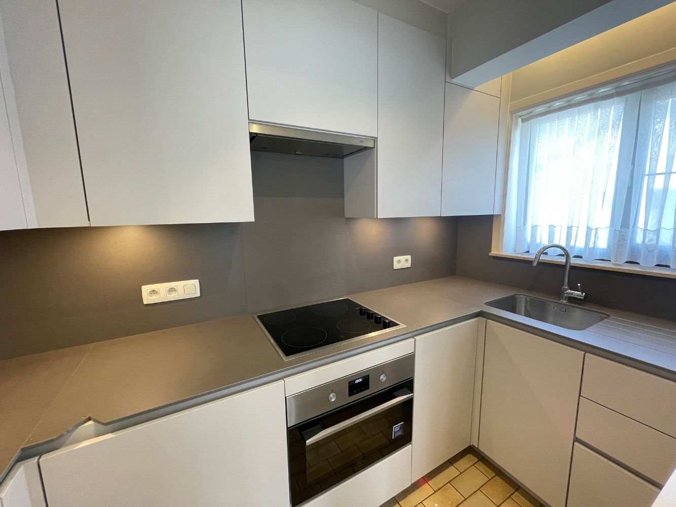 Appartement met twee slaapkamers op wandelafstand van de grote markt, winkelstraat en zeedijk. Ideale ligging in het centrum van blankenberge. foto 5