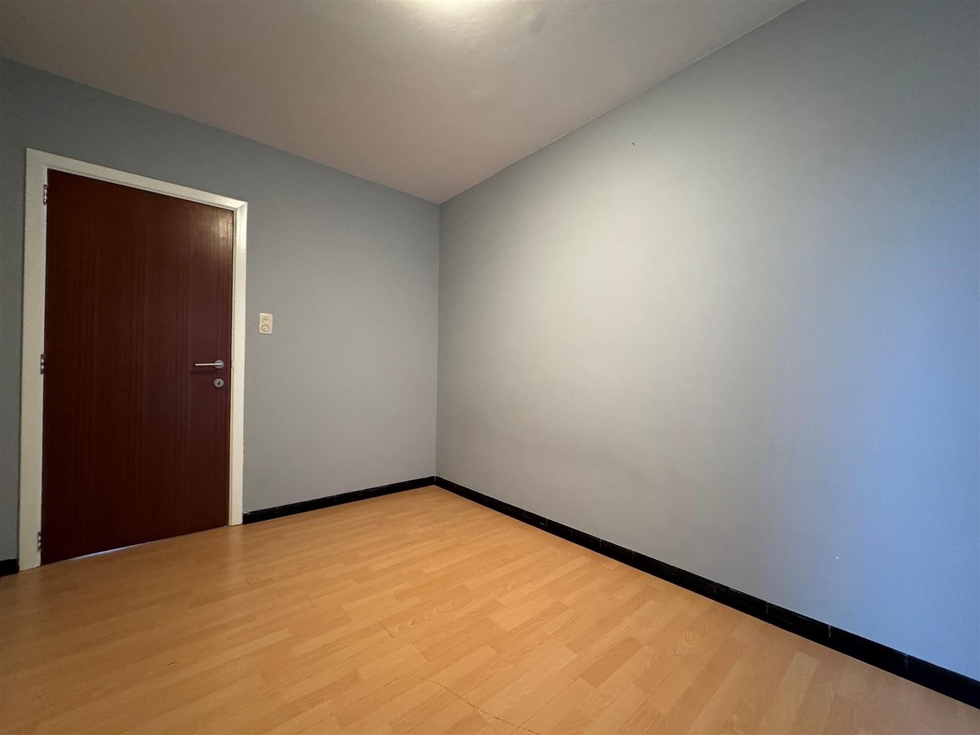Gunstig gelegen 2 slaapkamer appartement. foto 18