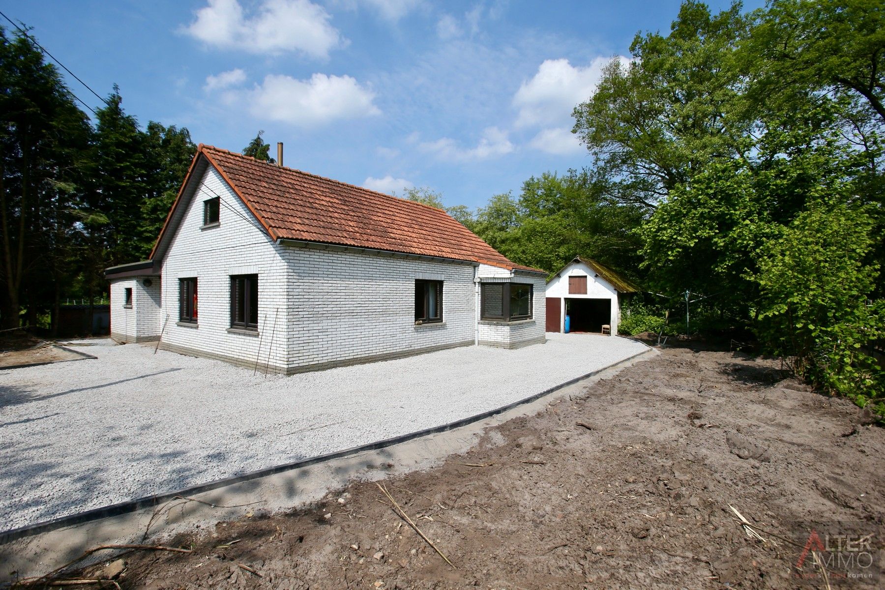 Gelijkvloerse woning (1970) met 2 slaapkamers, kelder en zolder (mogelijks in te richten) op perceel van 10a 30ca. foto 17