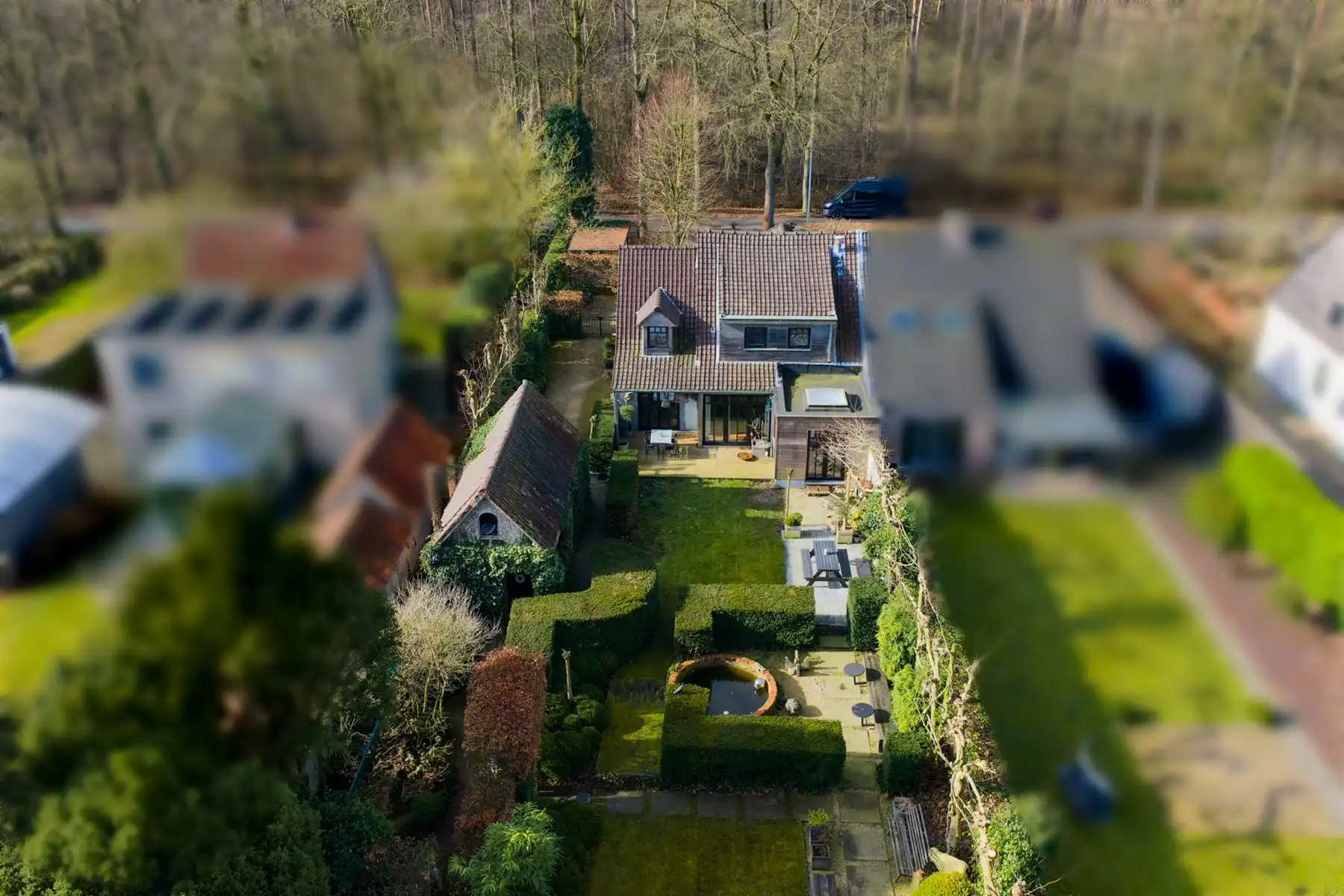 Charmante halfopen woning met polyvalent bijgebouw foto 4