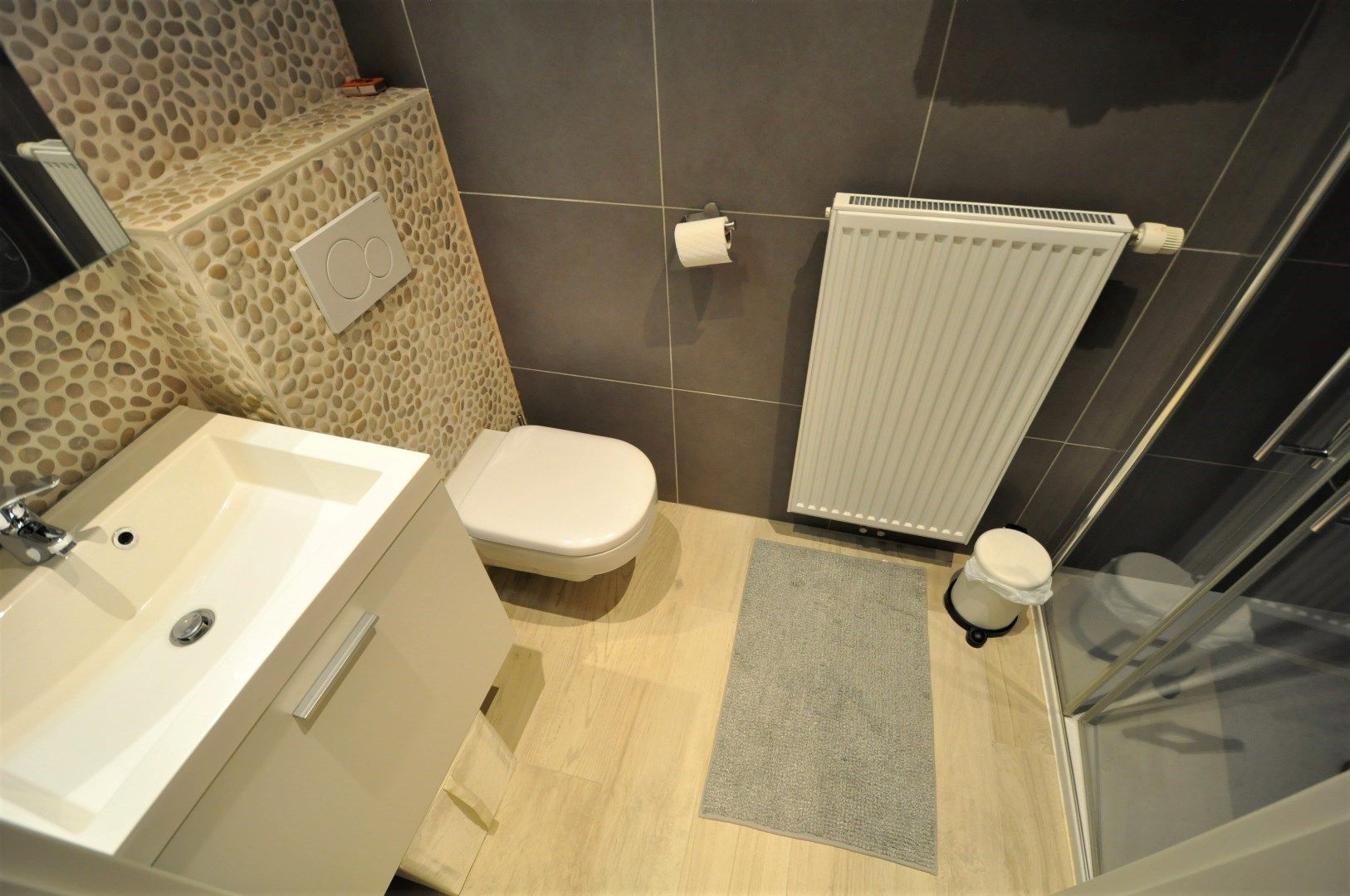 Ruim en instapklaar appartement met 2 slaapkamers, parking op een rustige groene omgeving te Brugge foto 17