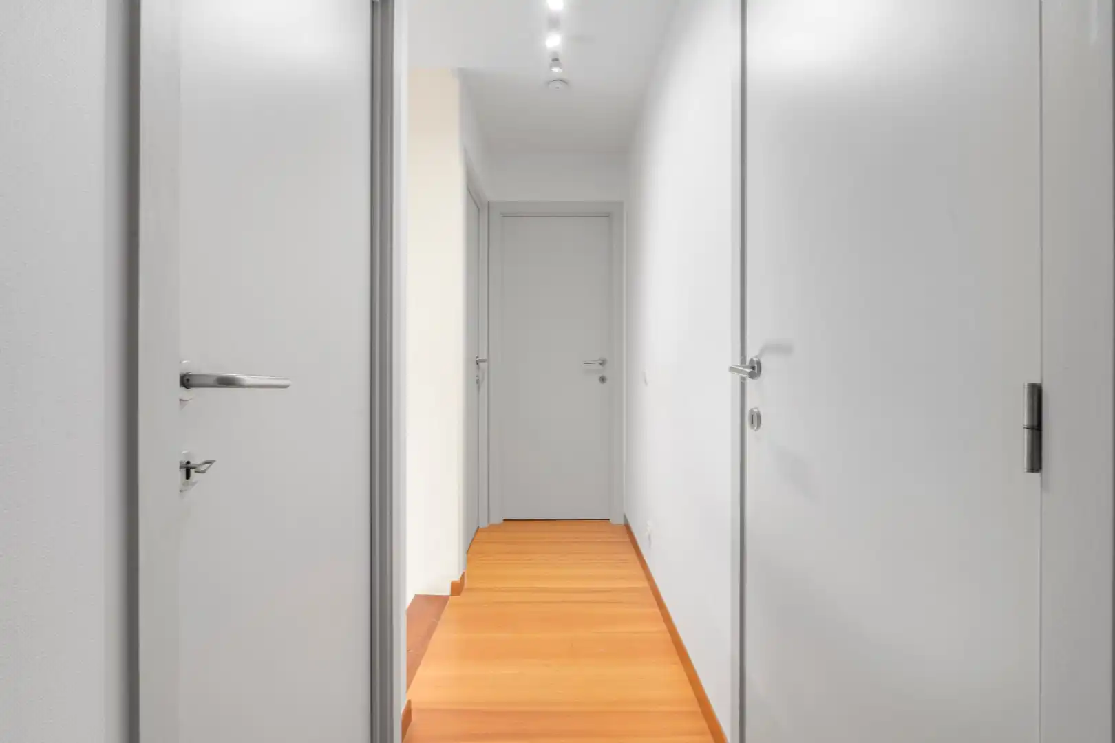 RUIM DUPLEX APPARTEMENT MET 4 SLAAPKAMERS foto 18