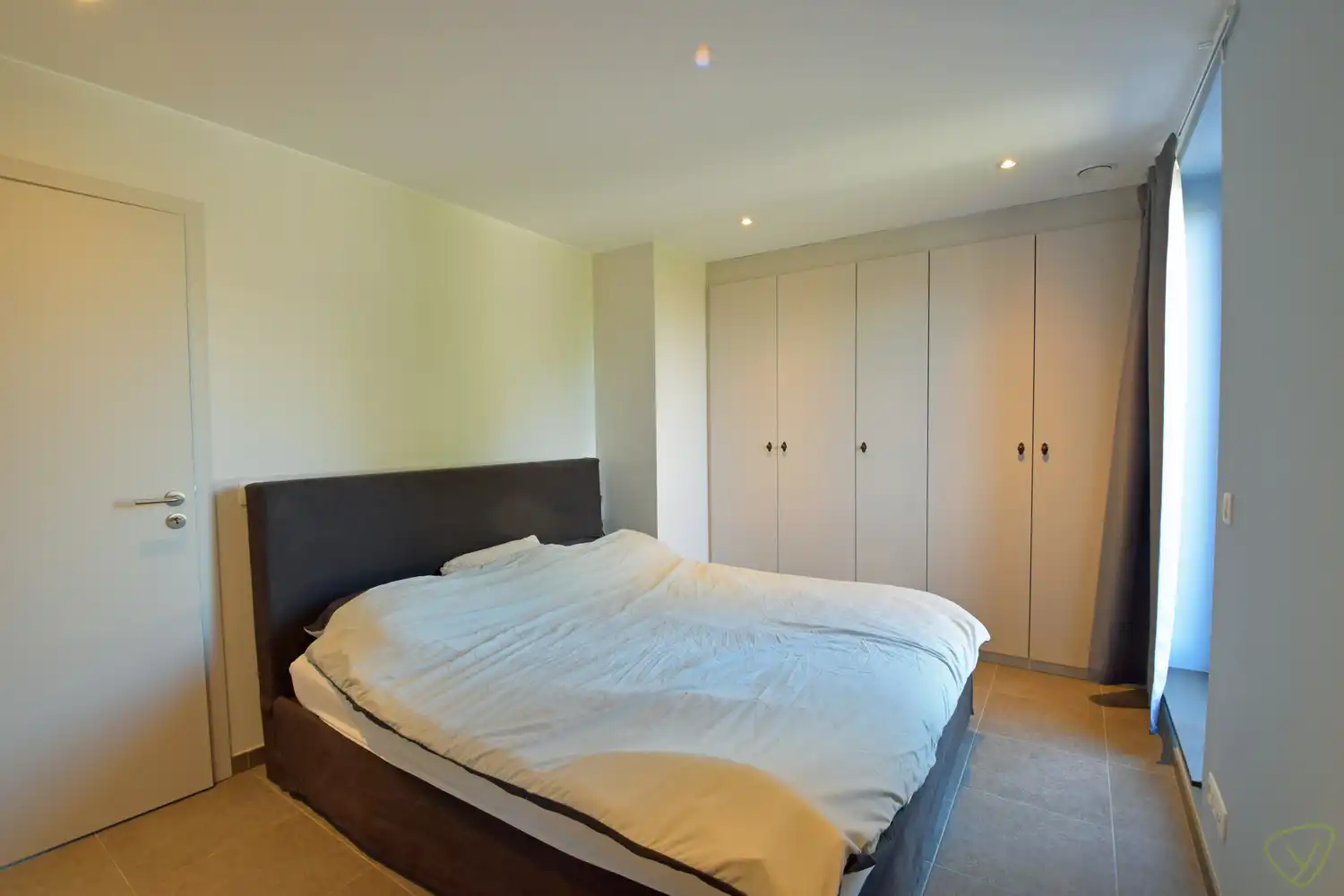 Modern en energiezuinig appartement op centrale ligging in Eeklo! foto 9